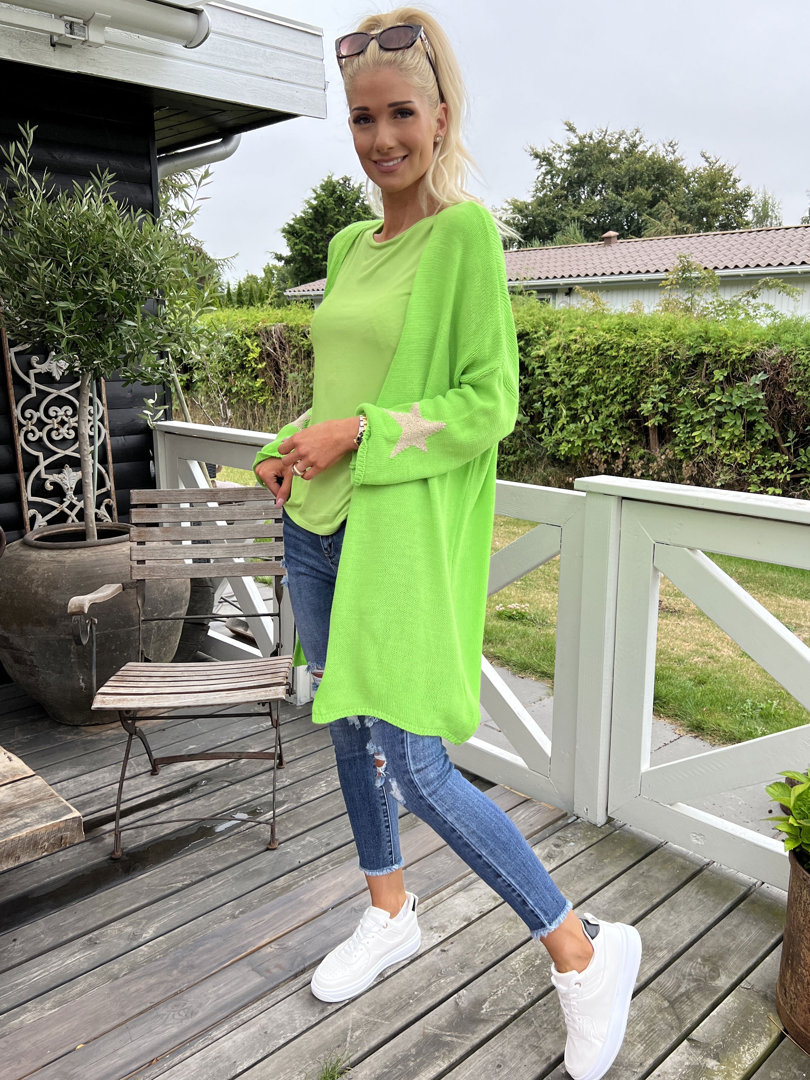 Lowa - Stickad kofta med stjärna på ärmen