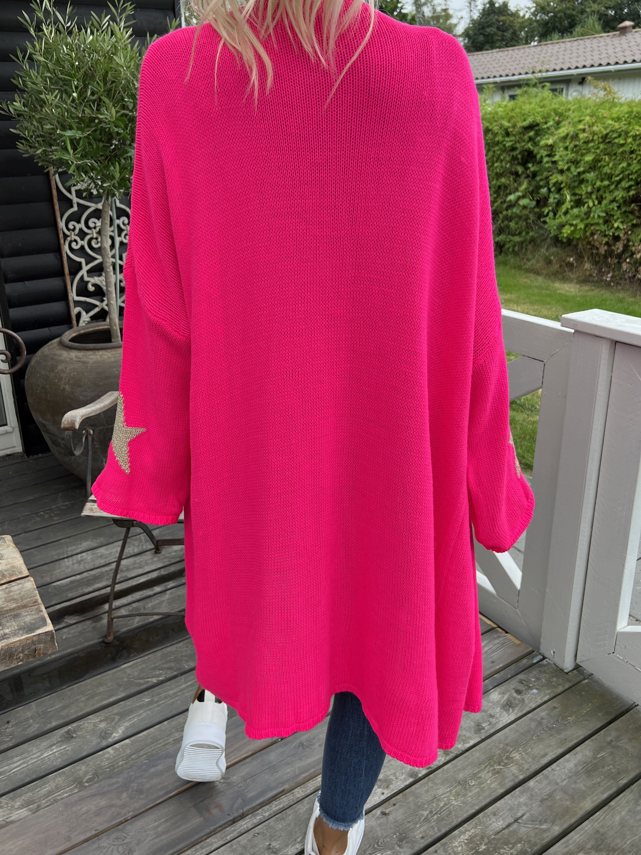 Lowa - Stickad kofta med stjärna på ärmen