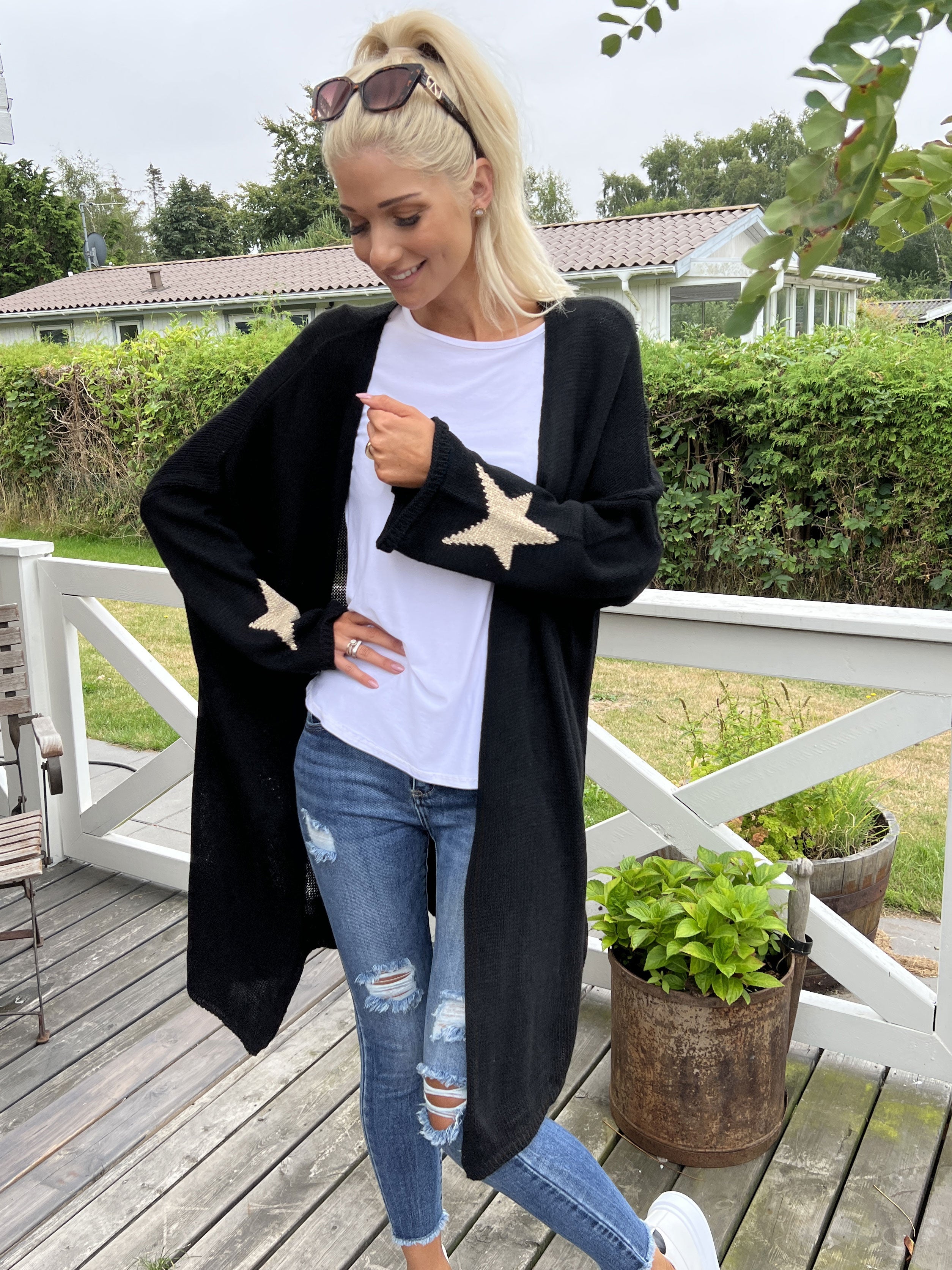 Lowa - Stickad kofta med stjärna på ärmen