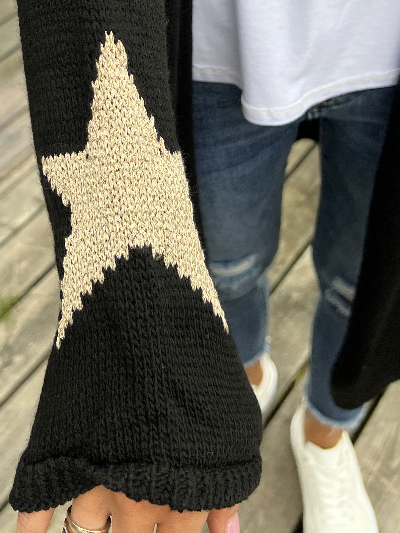 Lowa - Stickad kofta med stjärna på ärmen