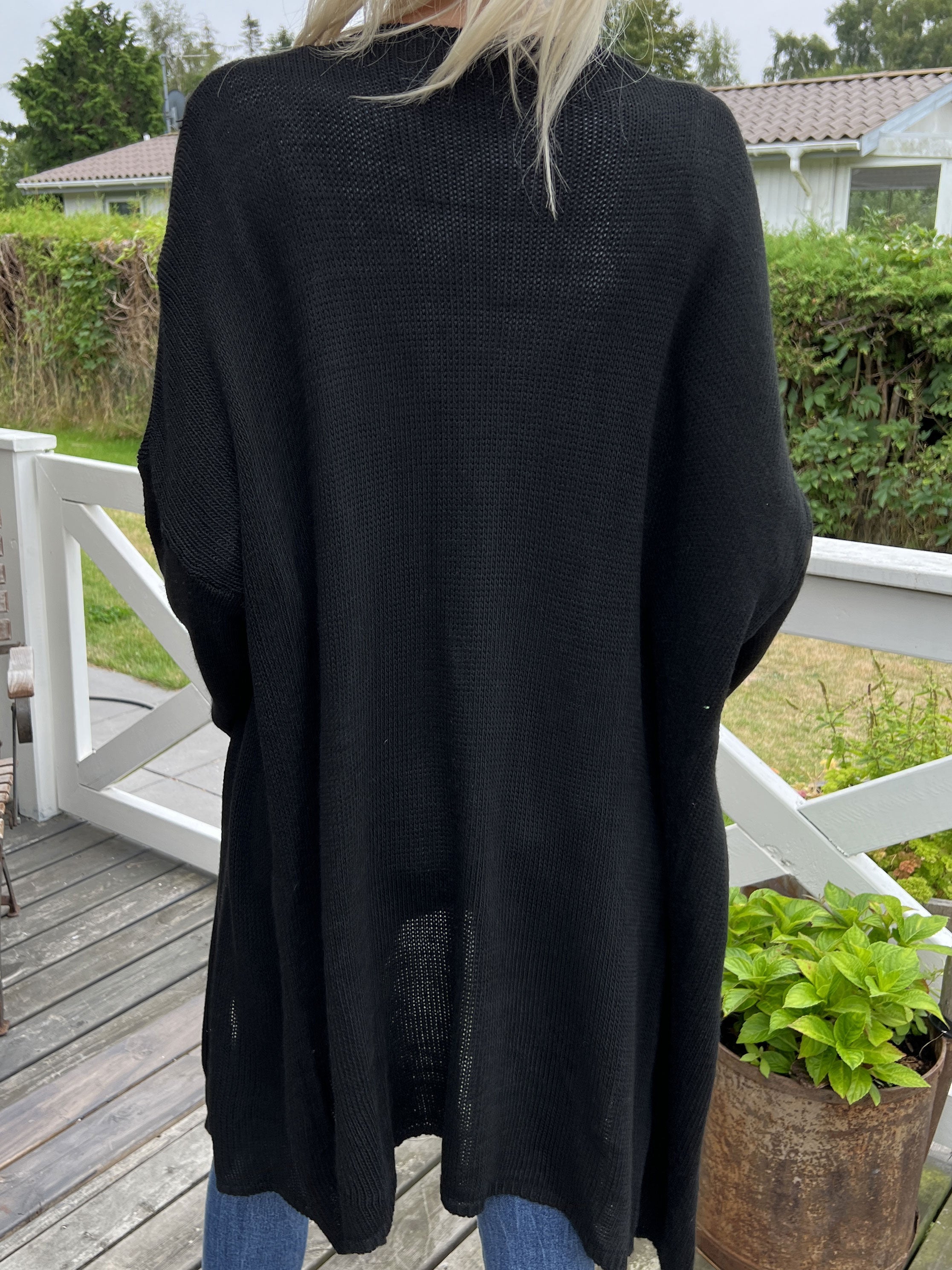 Lowa - Stickad kofta med stjärna på ärmen