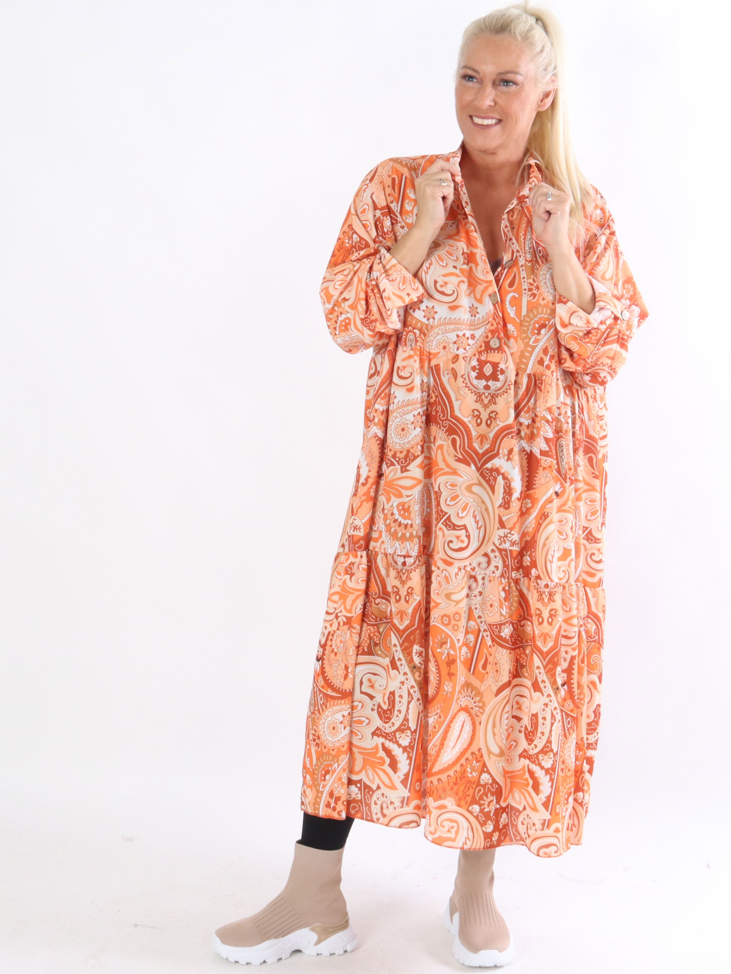 Lucia - Mönstrad klänning med lager på lager-look