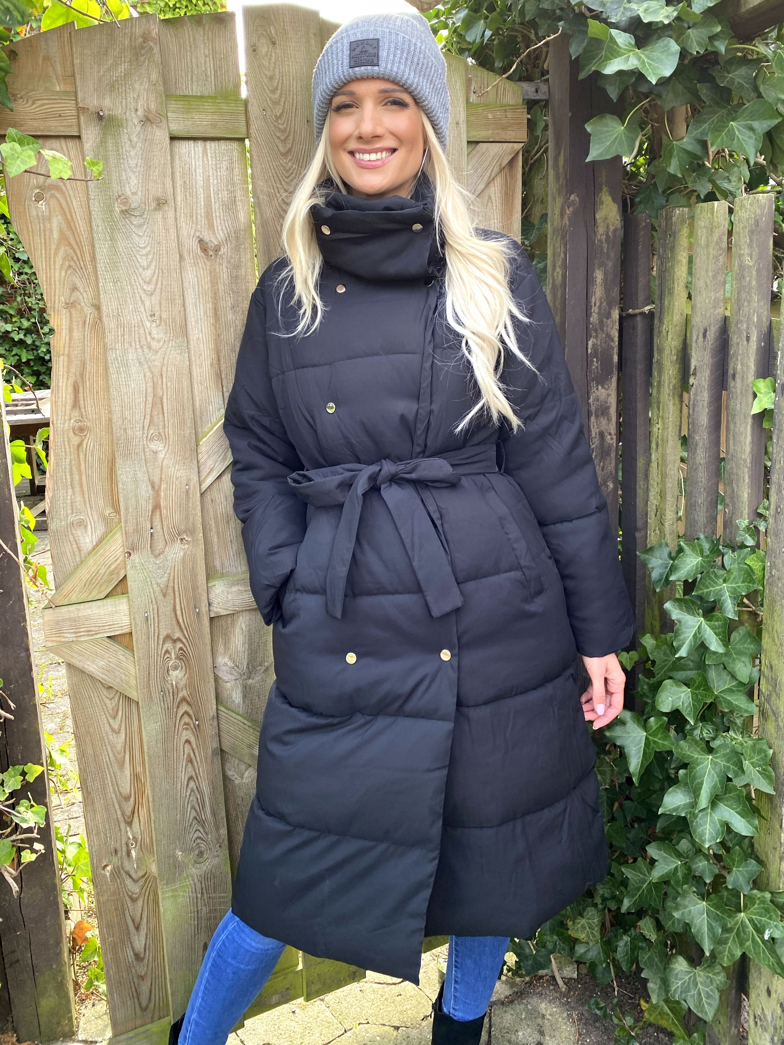 Luisa - Lång dunjacka med knytband - Black