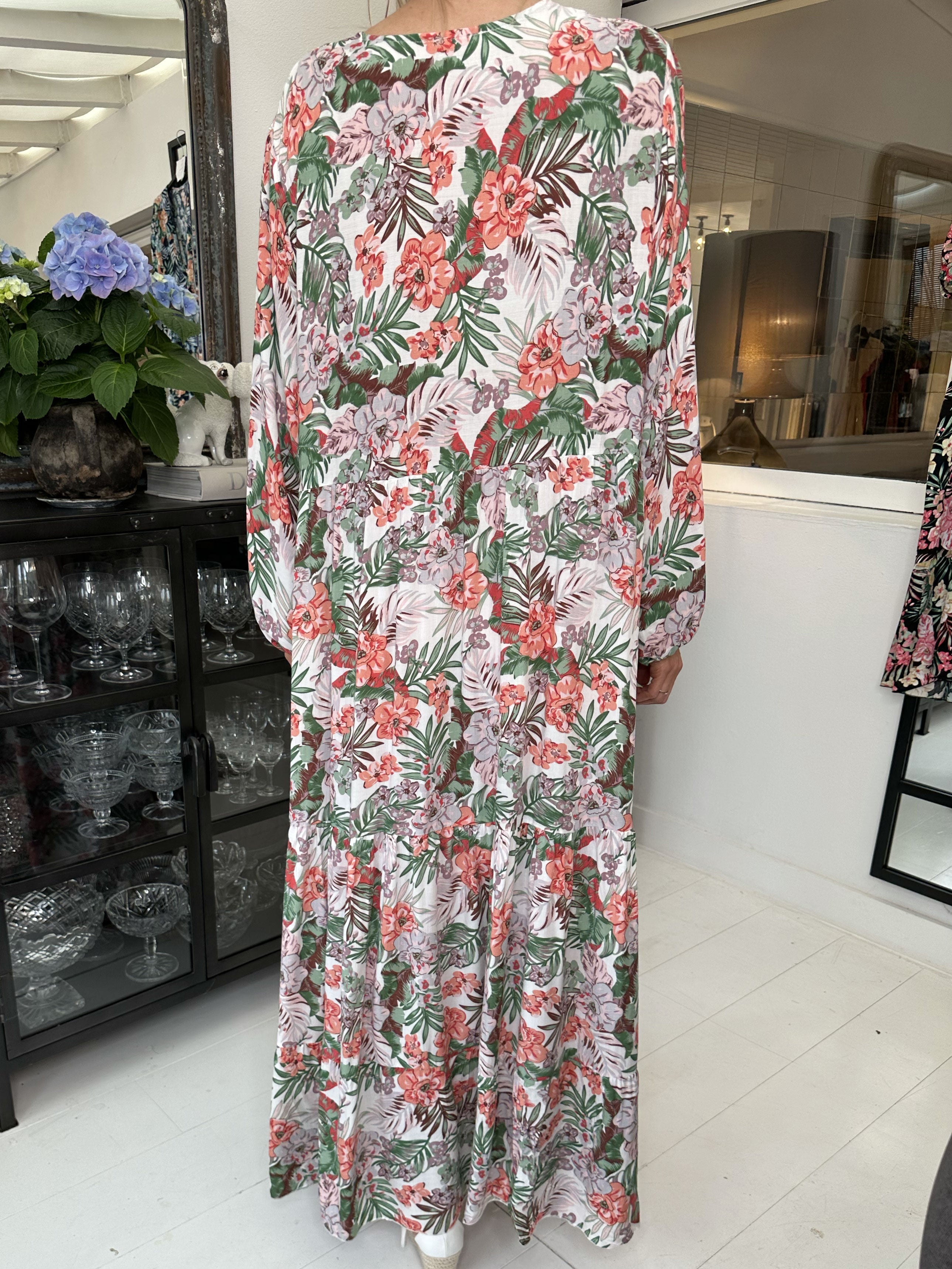 Alasca lydia - Klänning i mjukt tyg med palmblad och blommor - Black