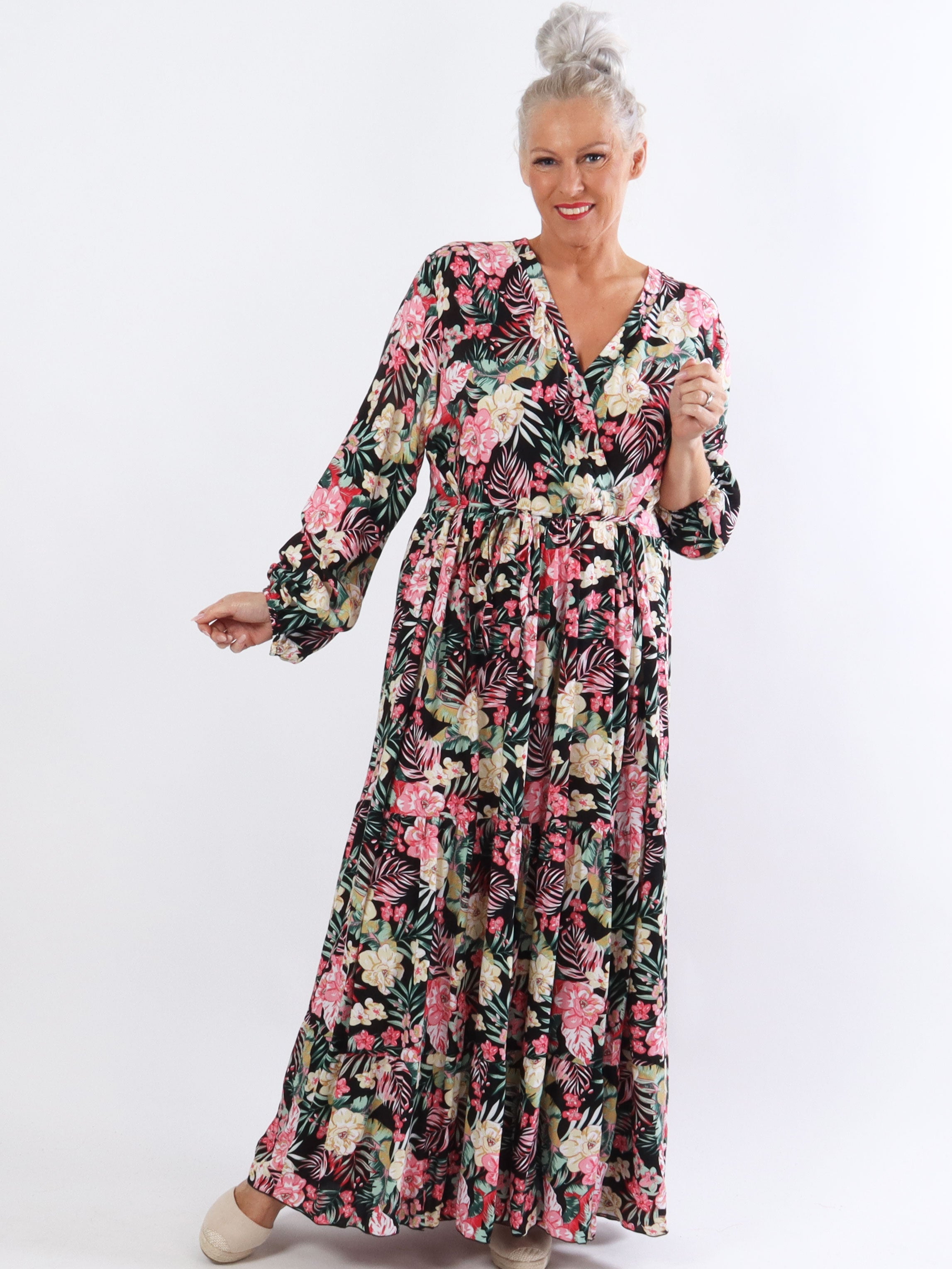 Alasca lydia - Plus size klänning i mjukt tyg med palmblad och blommor