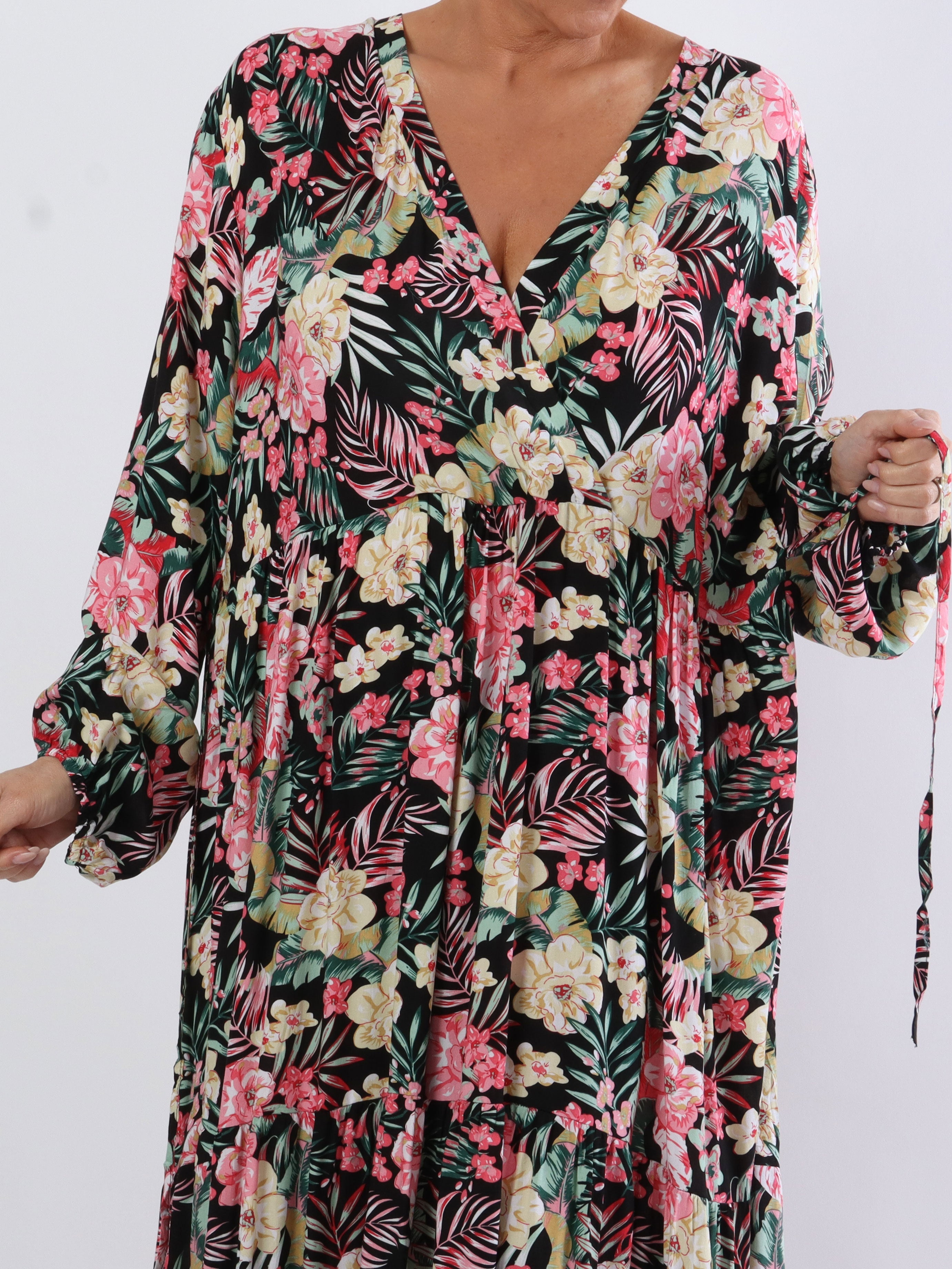 Alasca lydia - Plus size klänning i mjukt tyg med palmblad och blommor