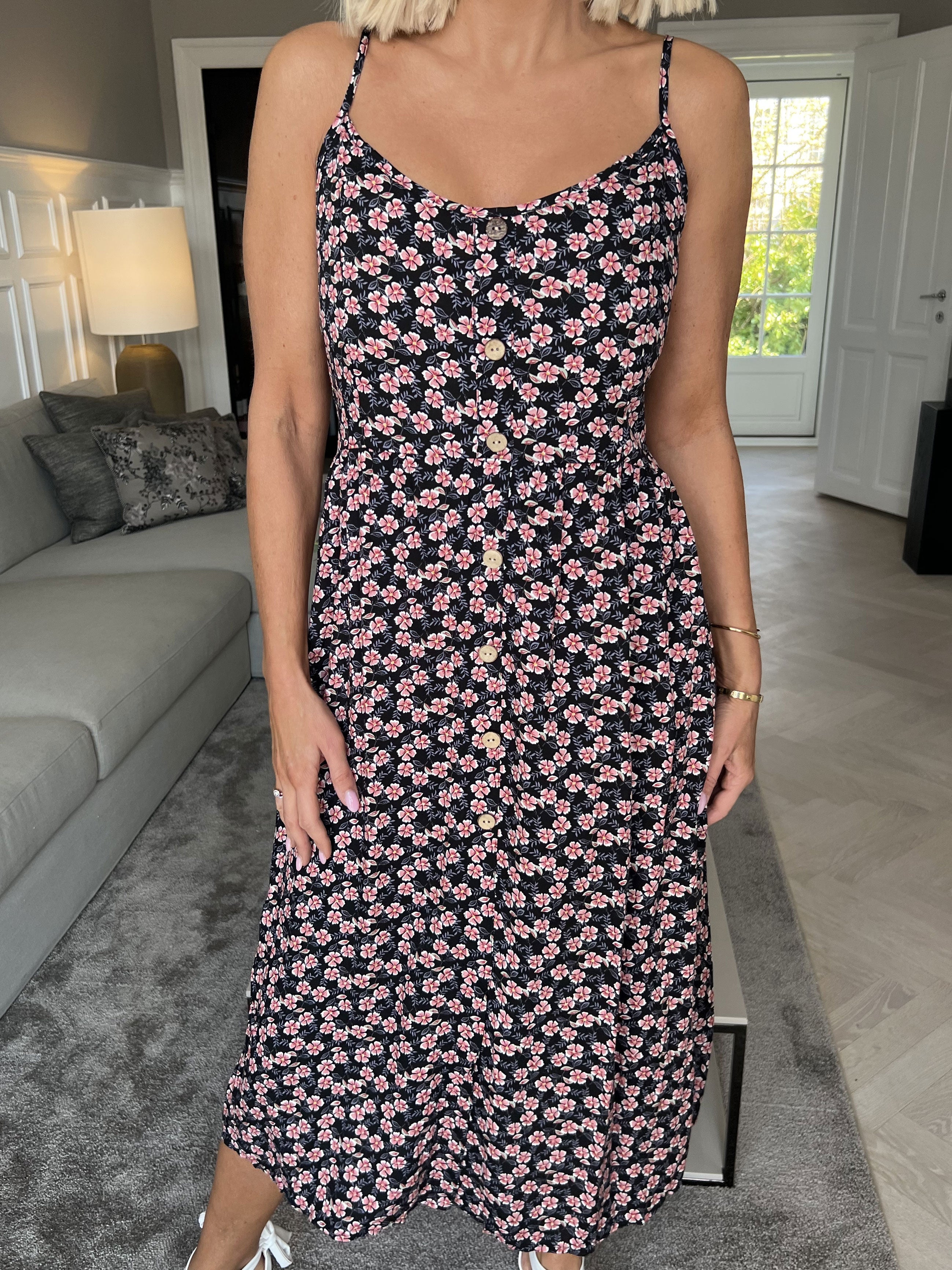 Lykke Flower - Söt bandklänning med blommigt tryck