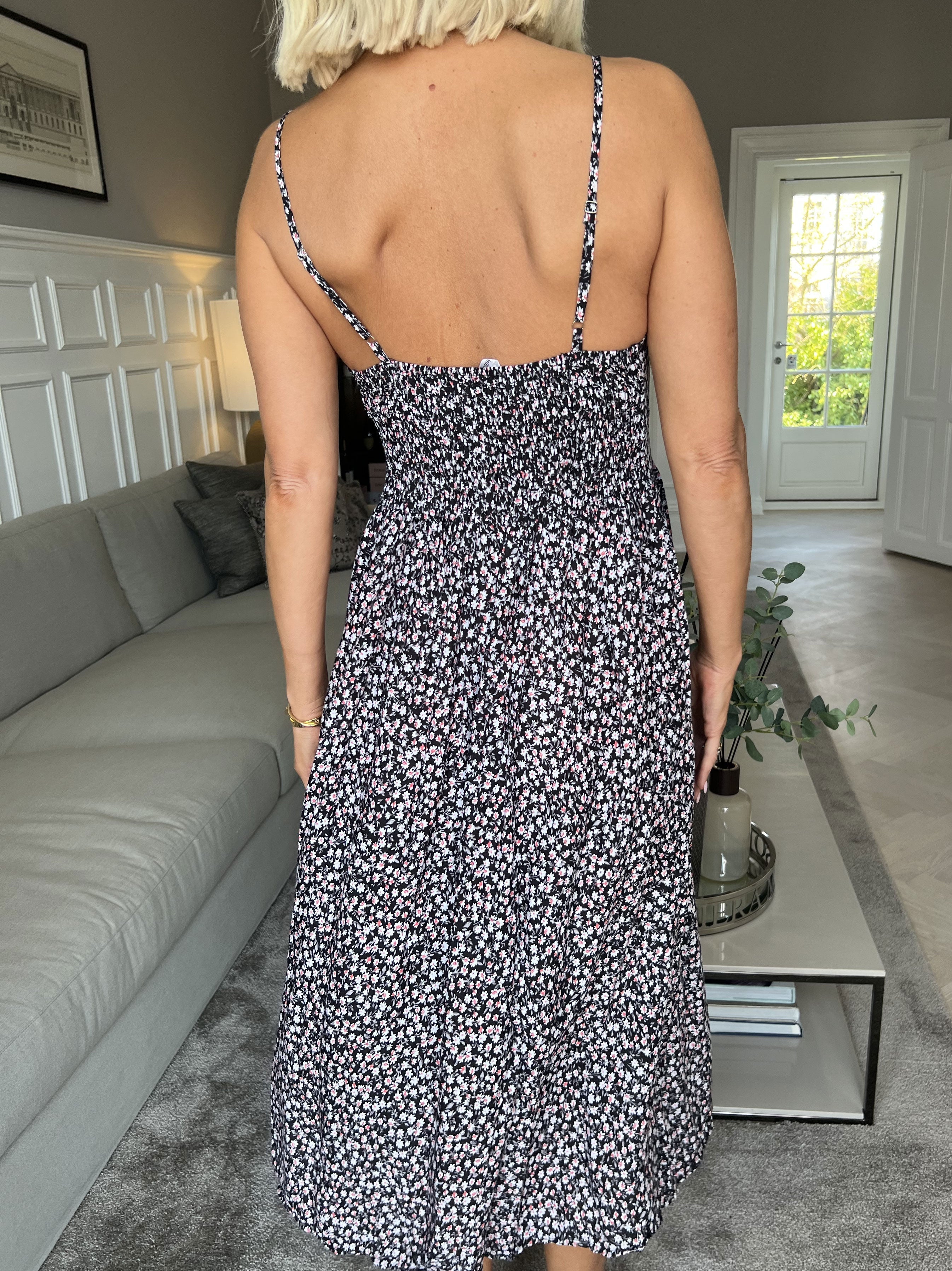 Lykke Small Flower - Söt bandklänning med blommigt tryck