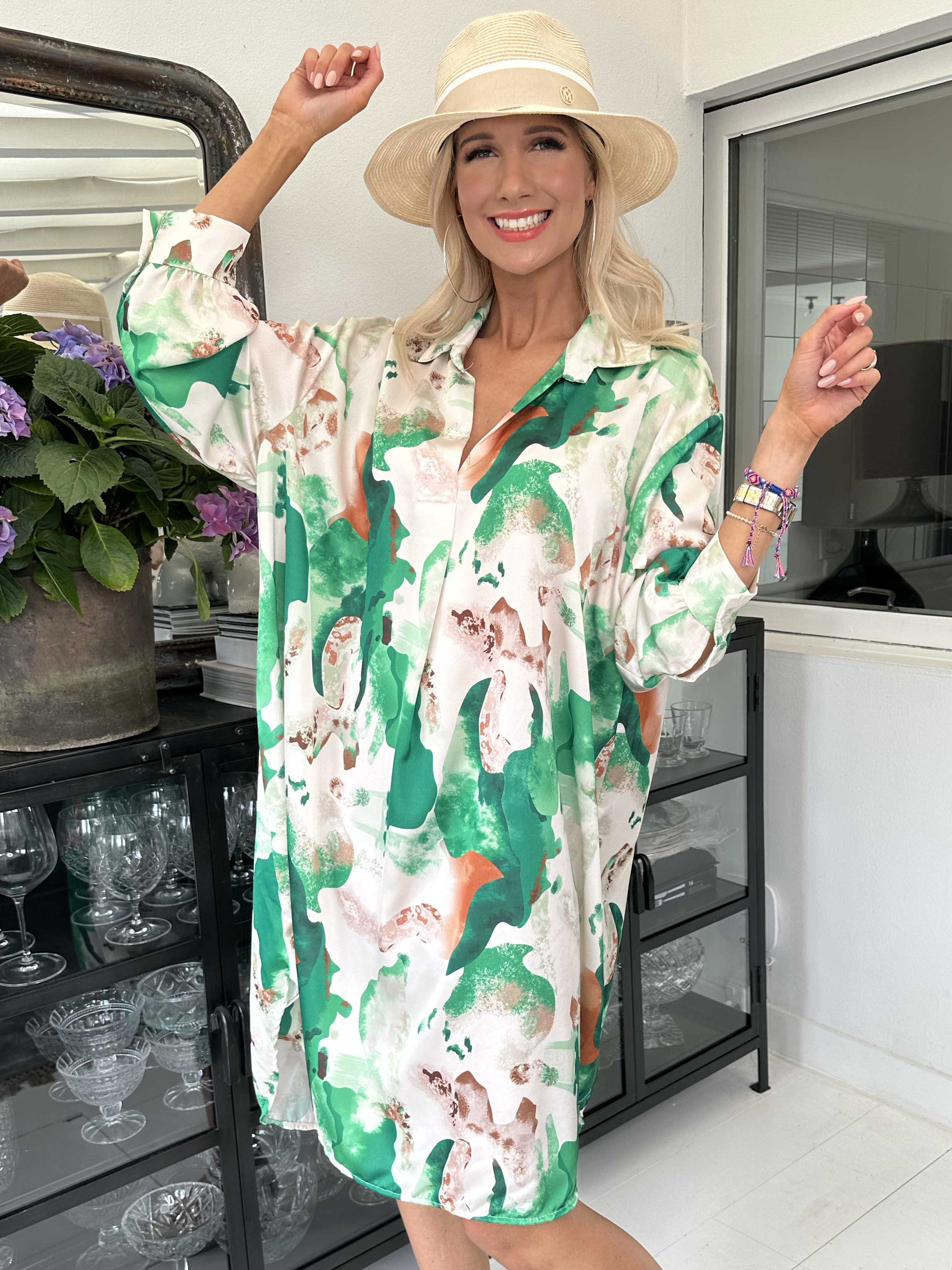 Lyng - Mönstrad klänning i sidenlook med skjortkrage - Black