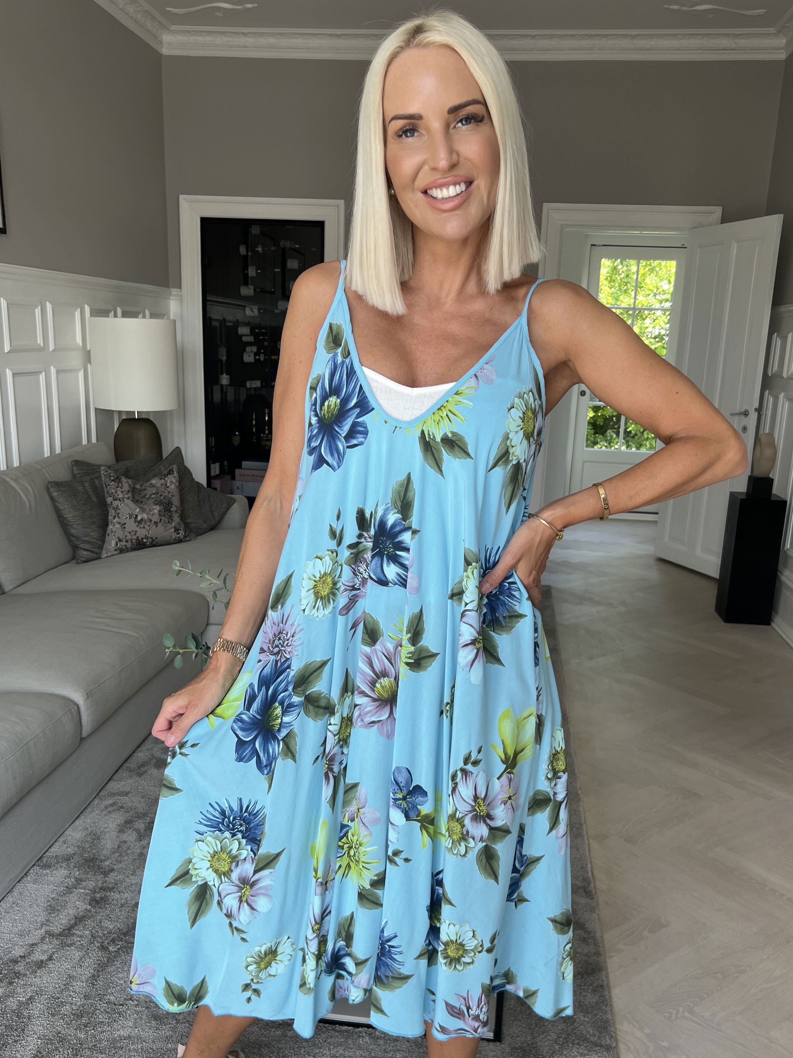 Maddie Flower - Söt klänning med band och blommönster - Black