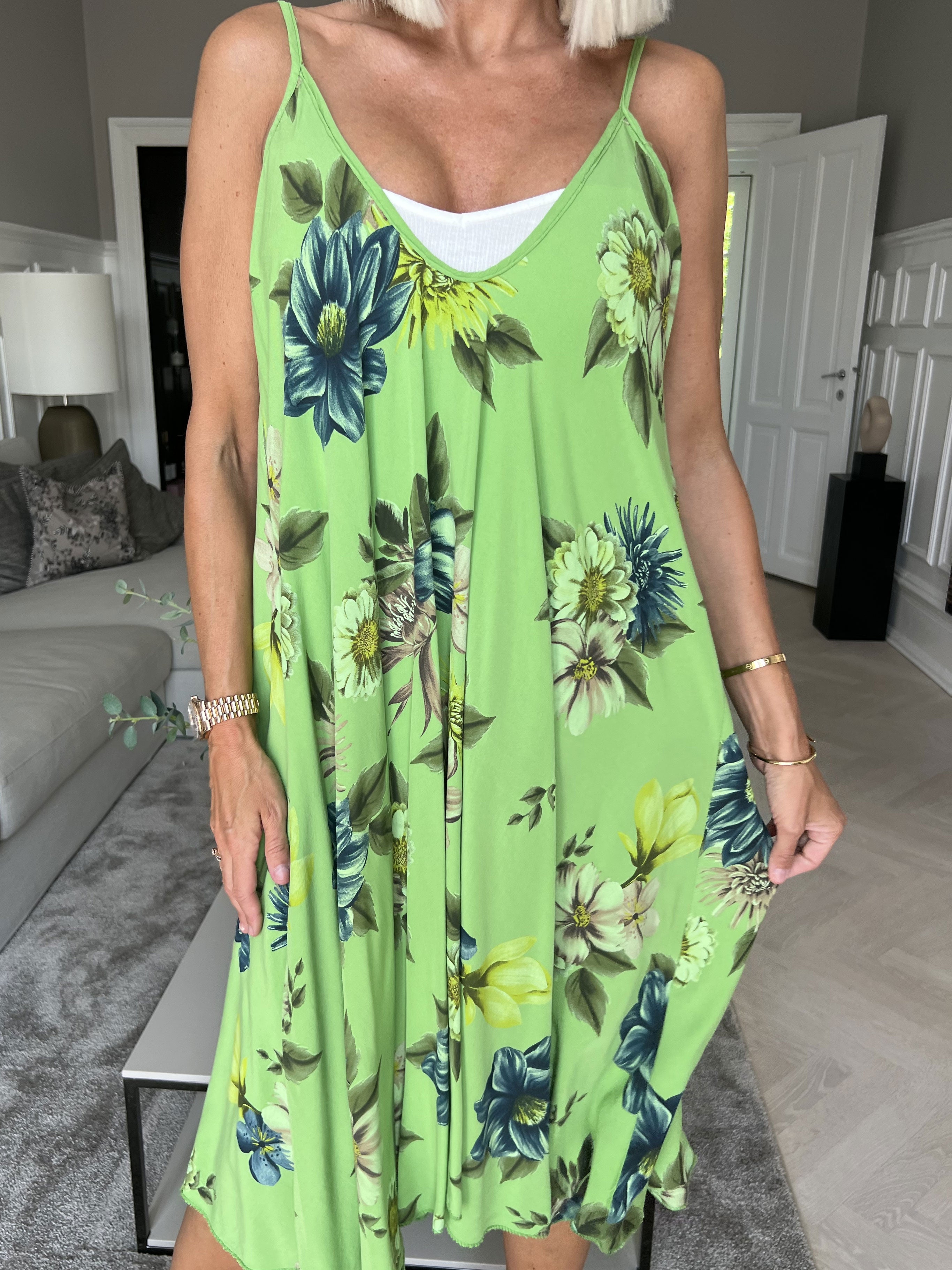 Maddie Flower - Söt klänning med band och blommönster - White