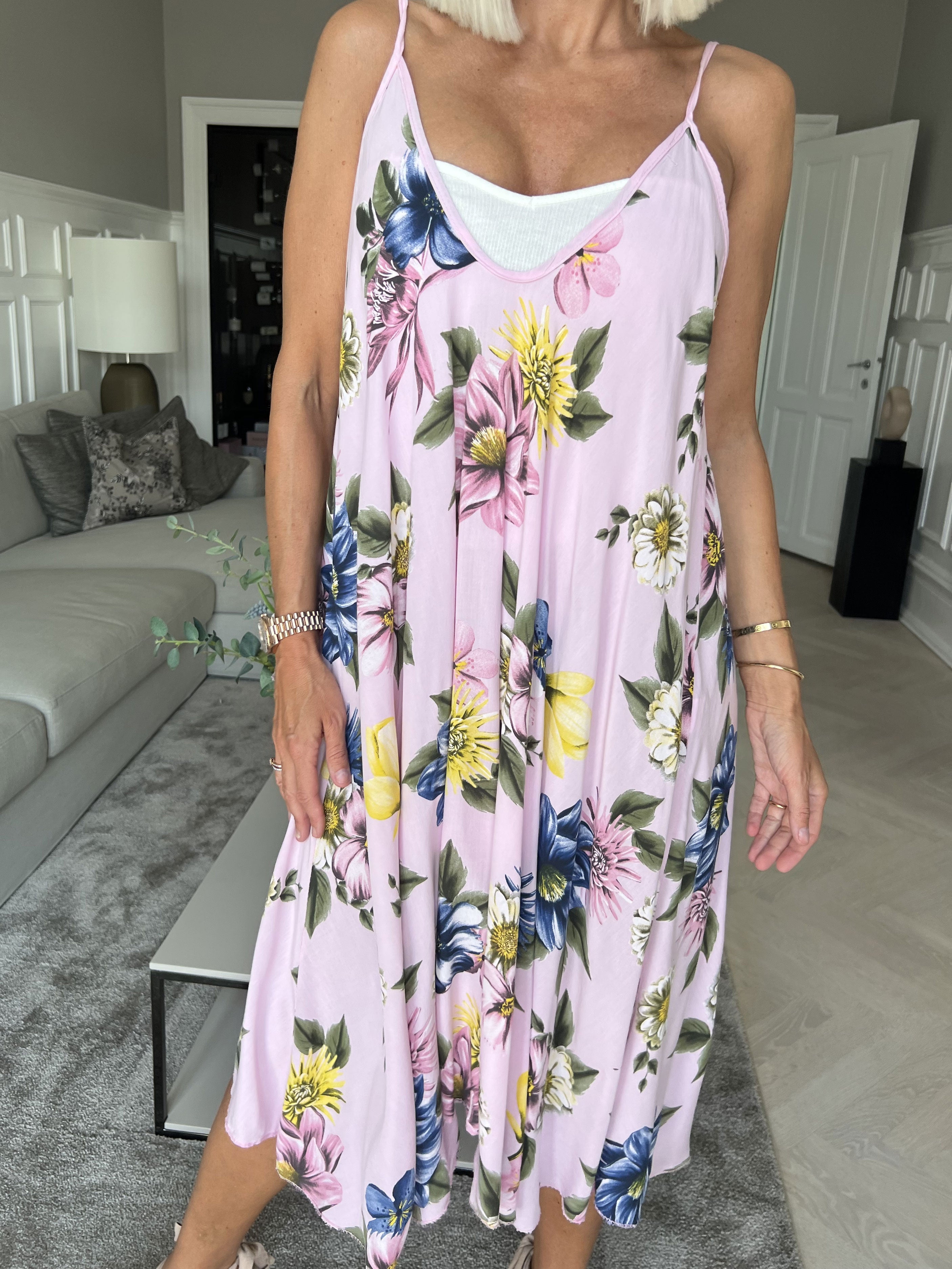 Maddie Flower - Söt klänning med band och blommönster