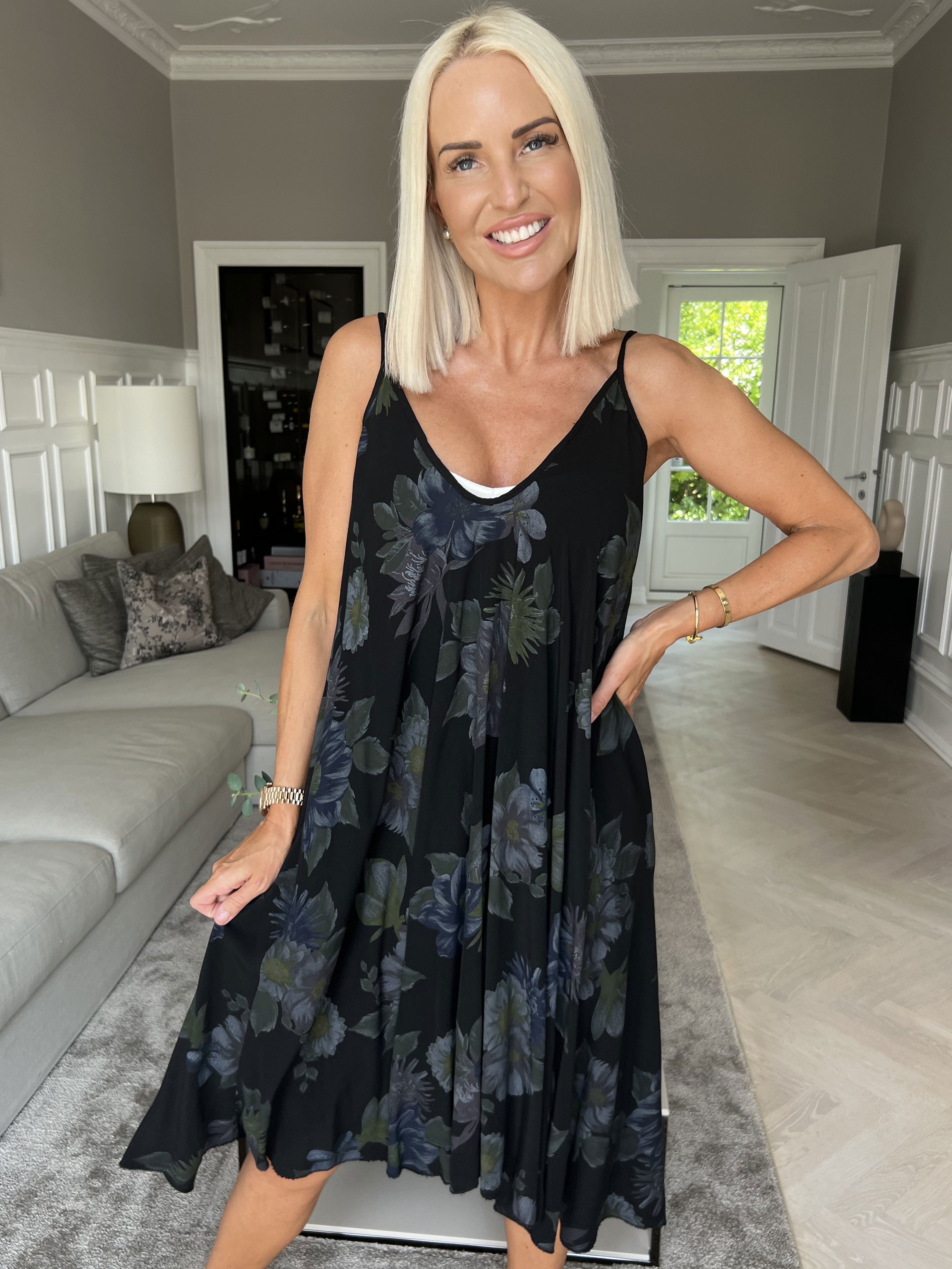 Maddie Flower - Söt klänning med band och blommönster