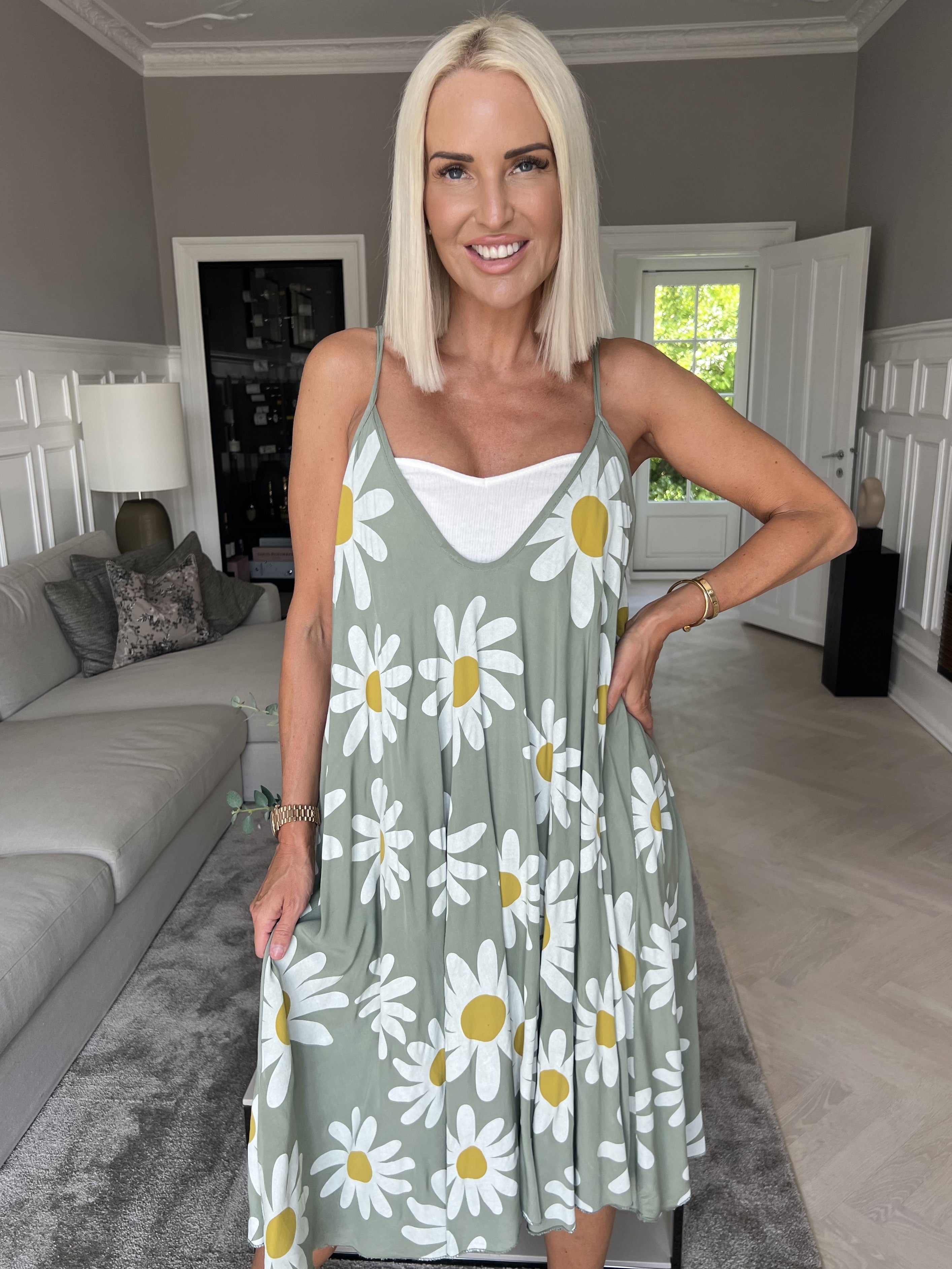 Maddie Sunflower - Söt klänning med band och blommönster - Black