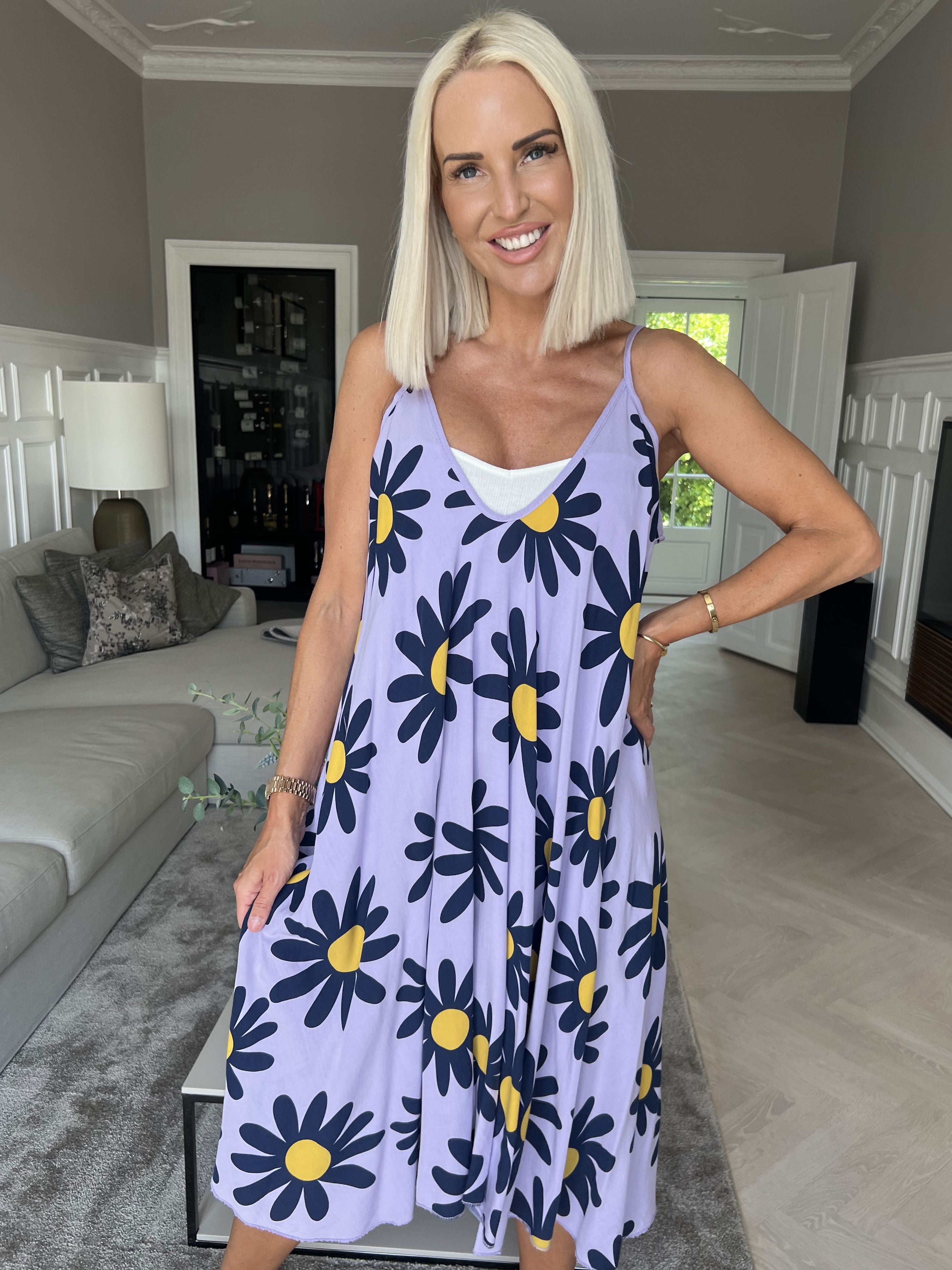 Maddie Sunflower - Söt klänning med band och blommönster