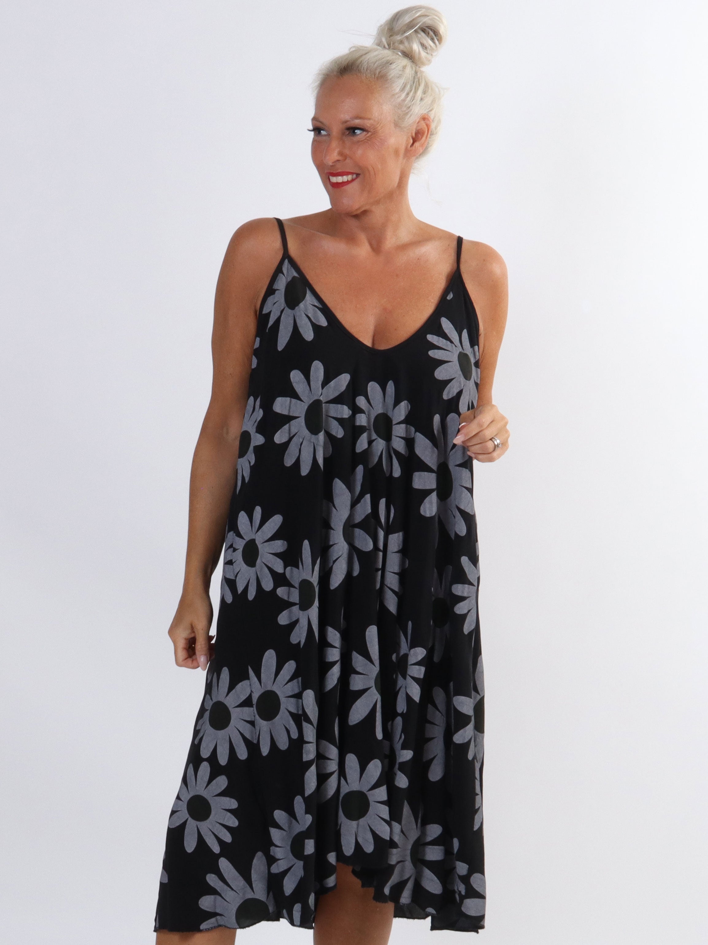 Maddie Sunflower - Söt klänning i plus size med blomstermotiv