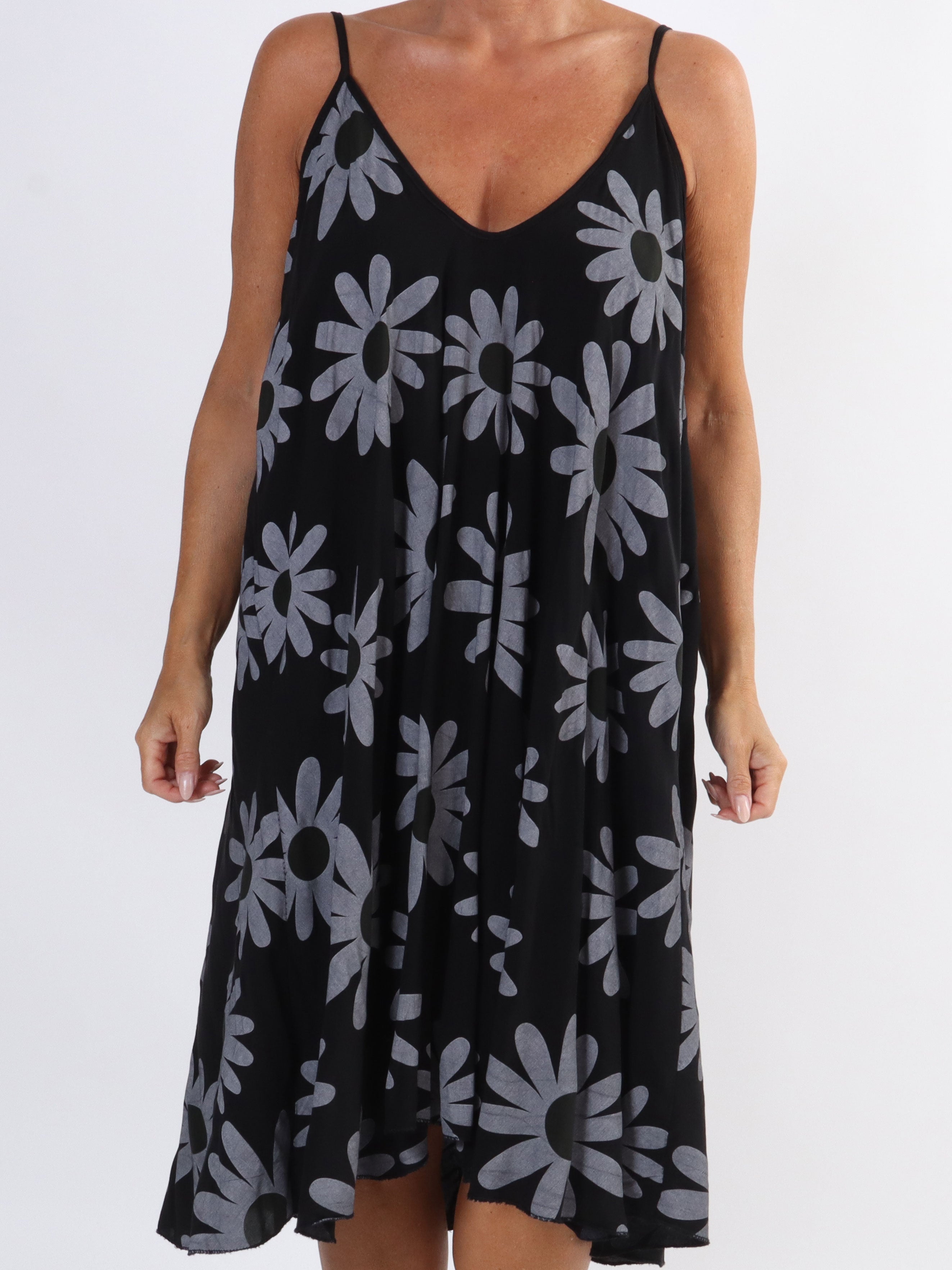 Maddie Sunflower - Söt klänning i plus size med blomstermotiv