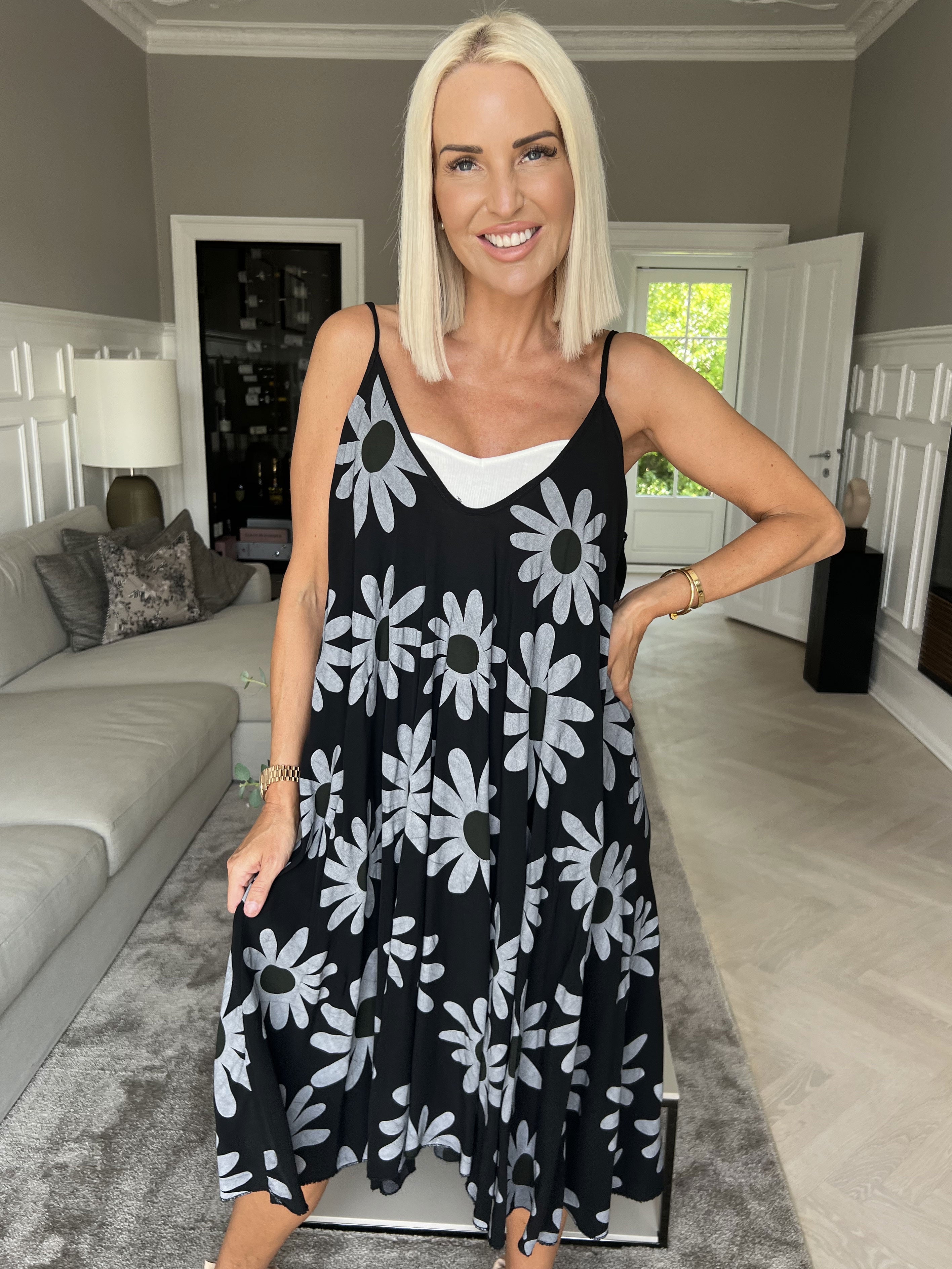 Maddie Sunflower - Söt klänning med band och blommönster