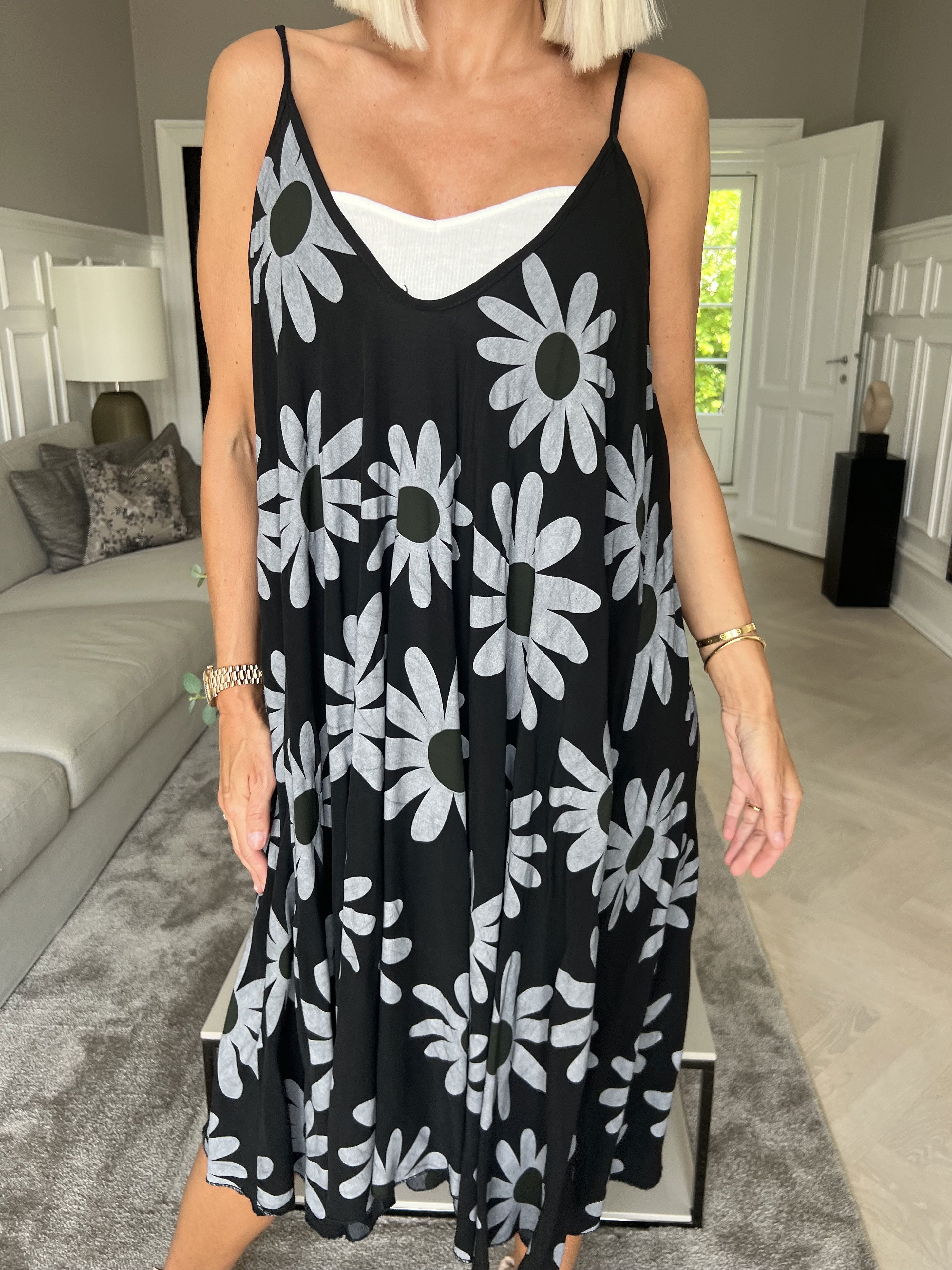 Maddie Sunflower - Söt klänning med band och blommönster