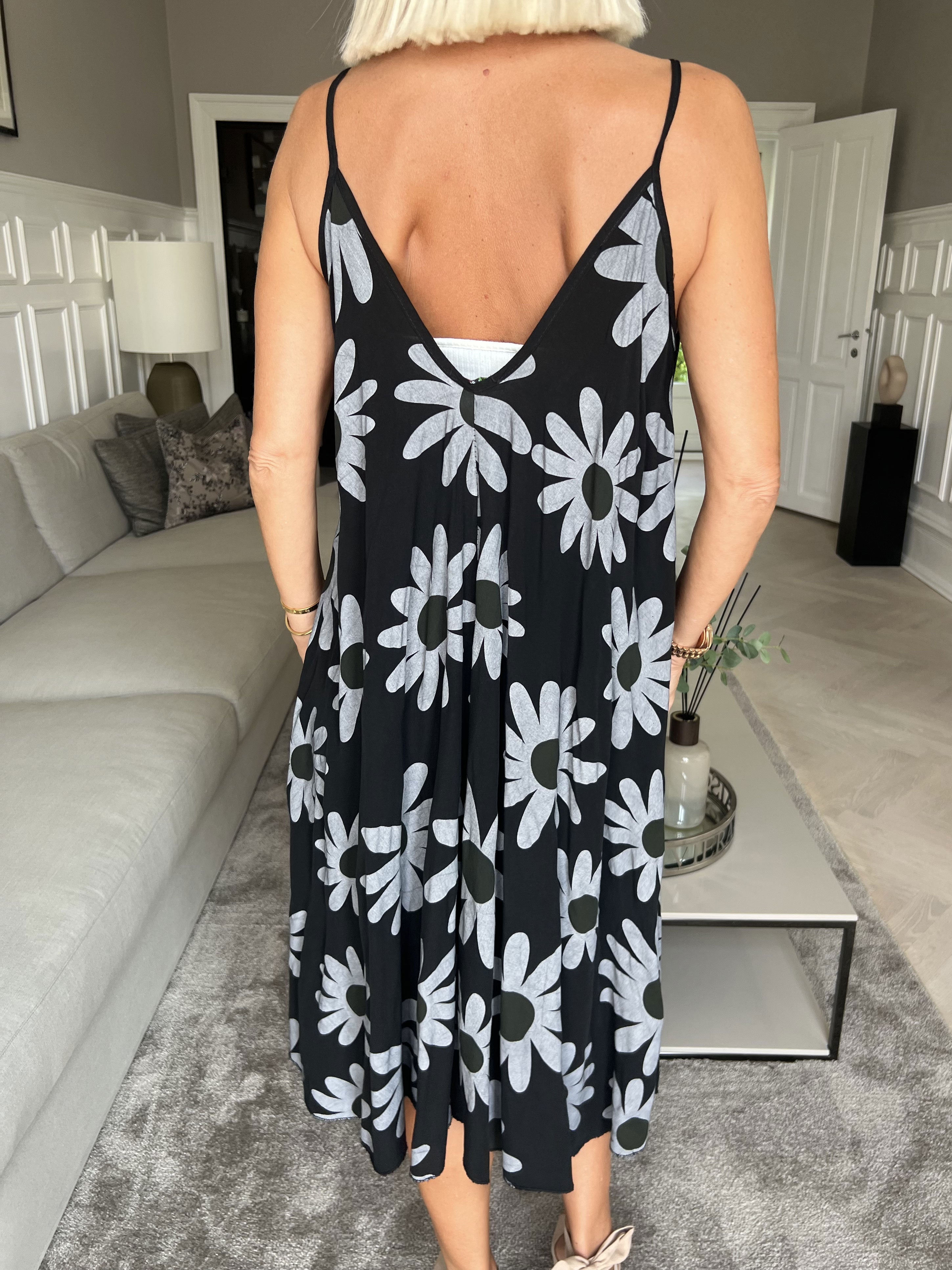 Maddie Sunflower - Söt klänning med band och blommönster