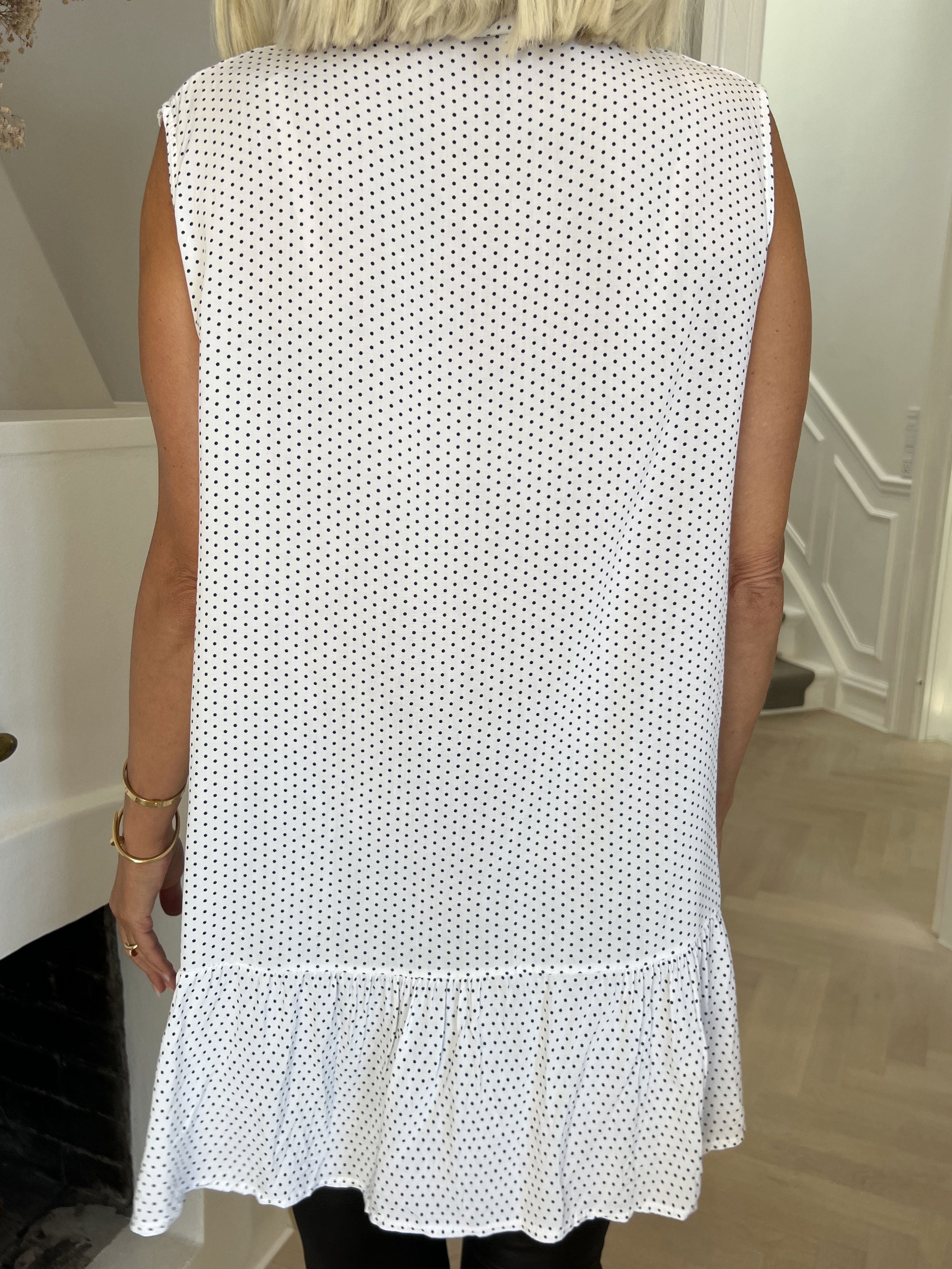 Madina - Söt topp med prickar