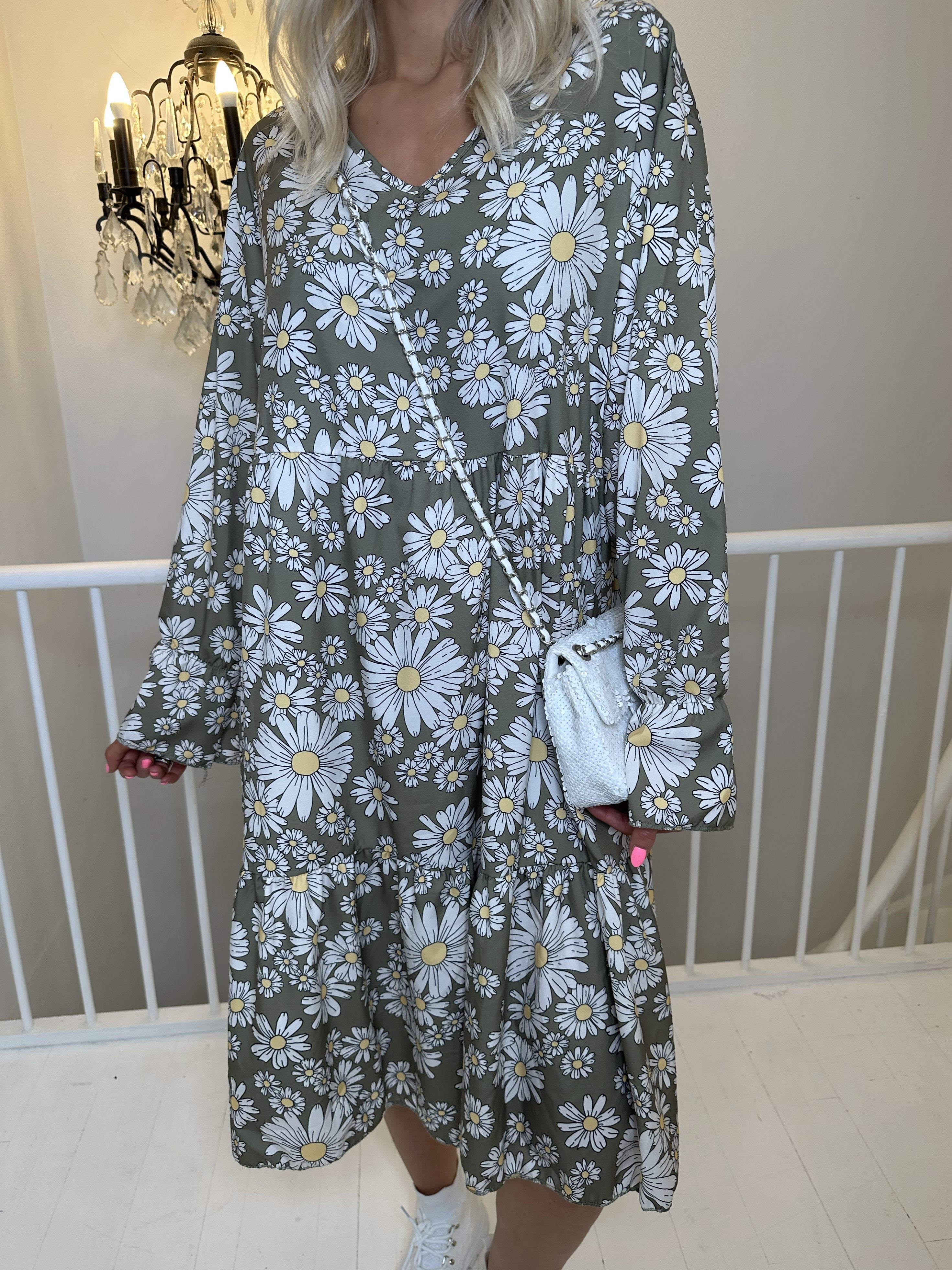 Marguerit - Söt klänning med fint margueritmönster