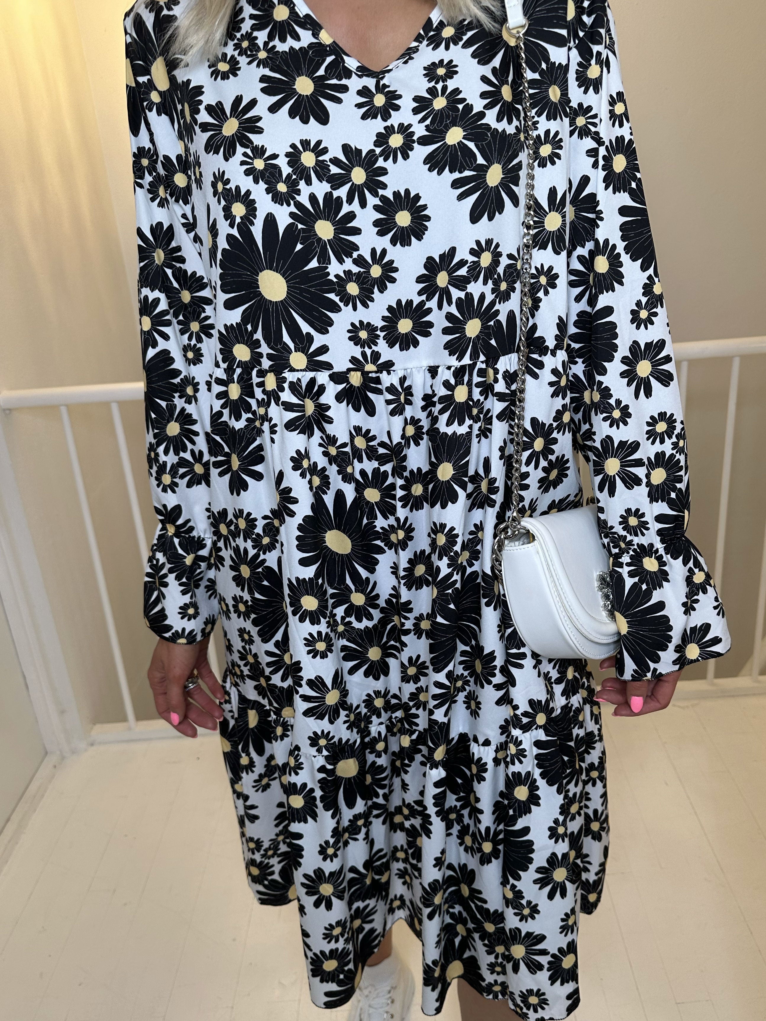 Marguerit - Söt klänning med fint margueritmönster