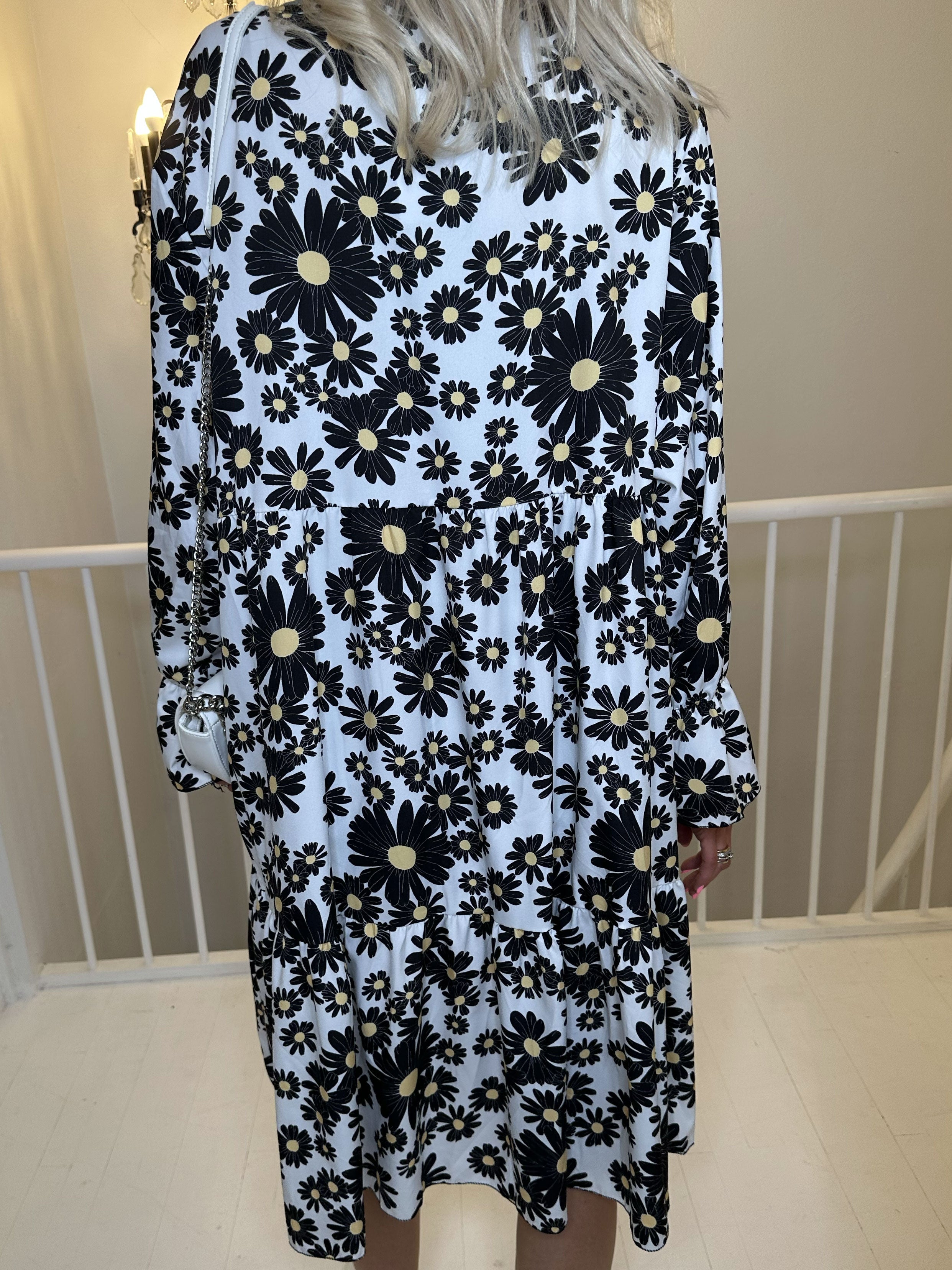 Marguerit - Söt klänning med fint margueritmönster