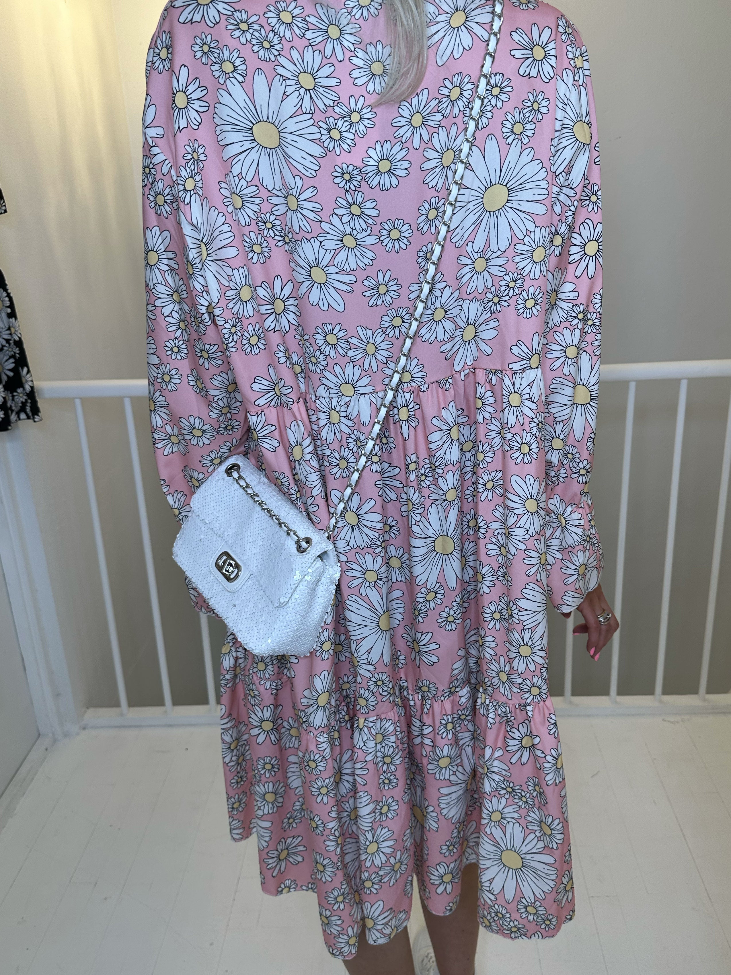 Marguerit - Söt klänning med fint margueritmönster