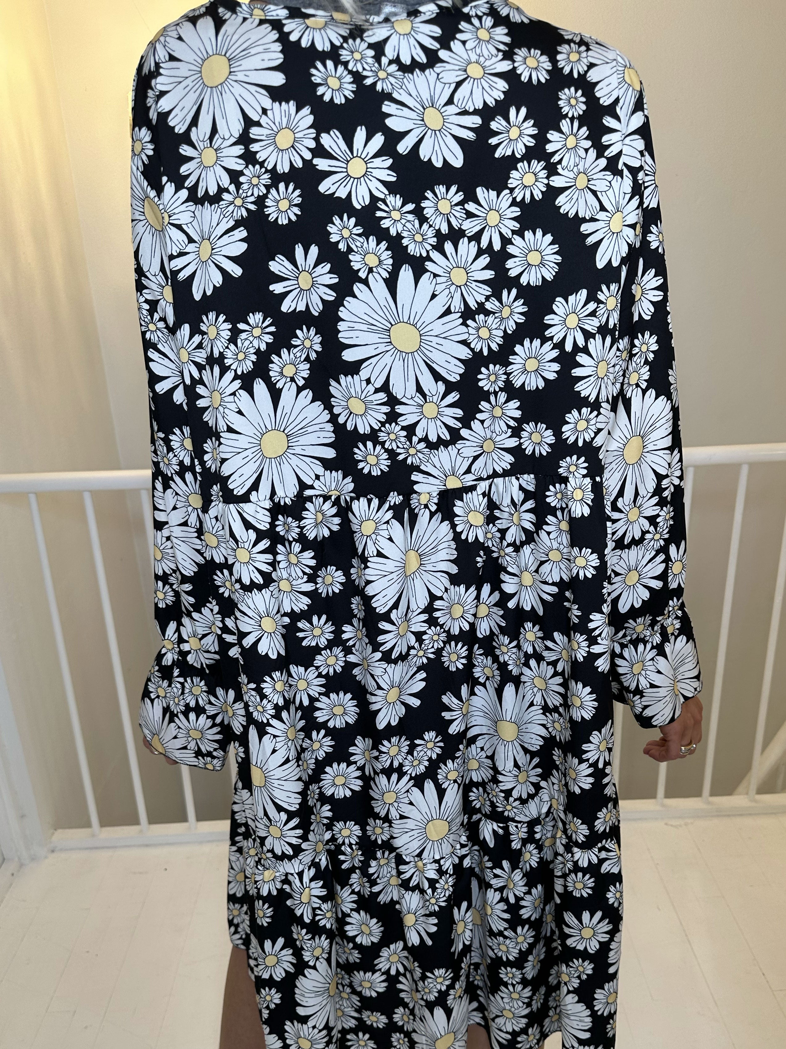 Marguerit - Söt klänning med fint margueritmönster