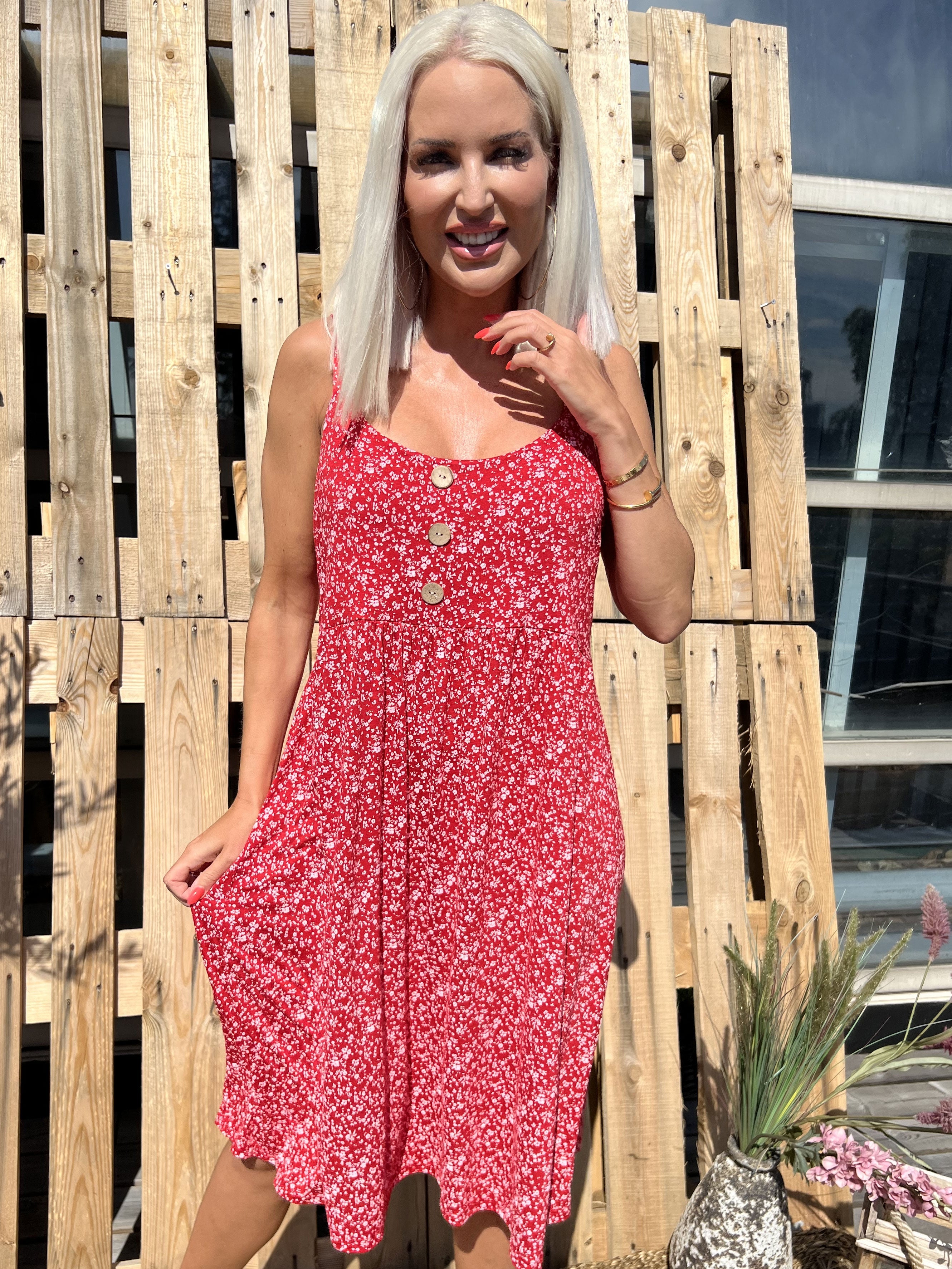 Mai - Klänning med vitt mönster och träknappar