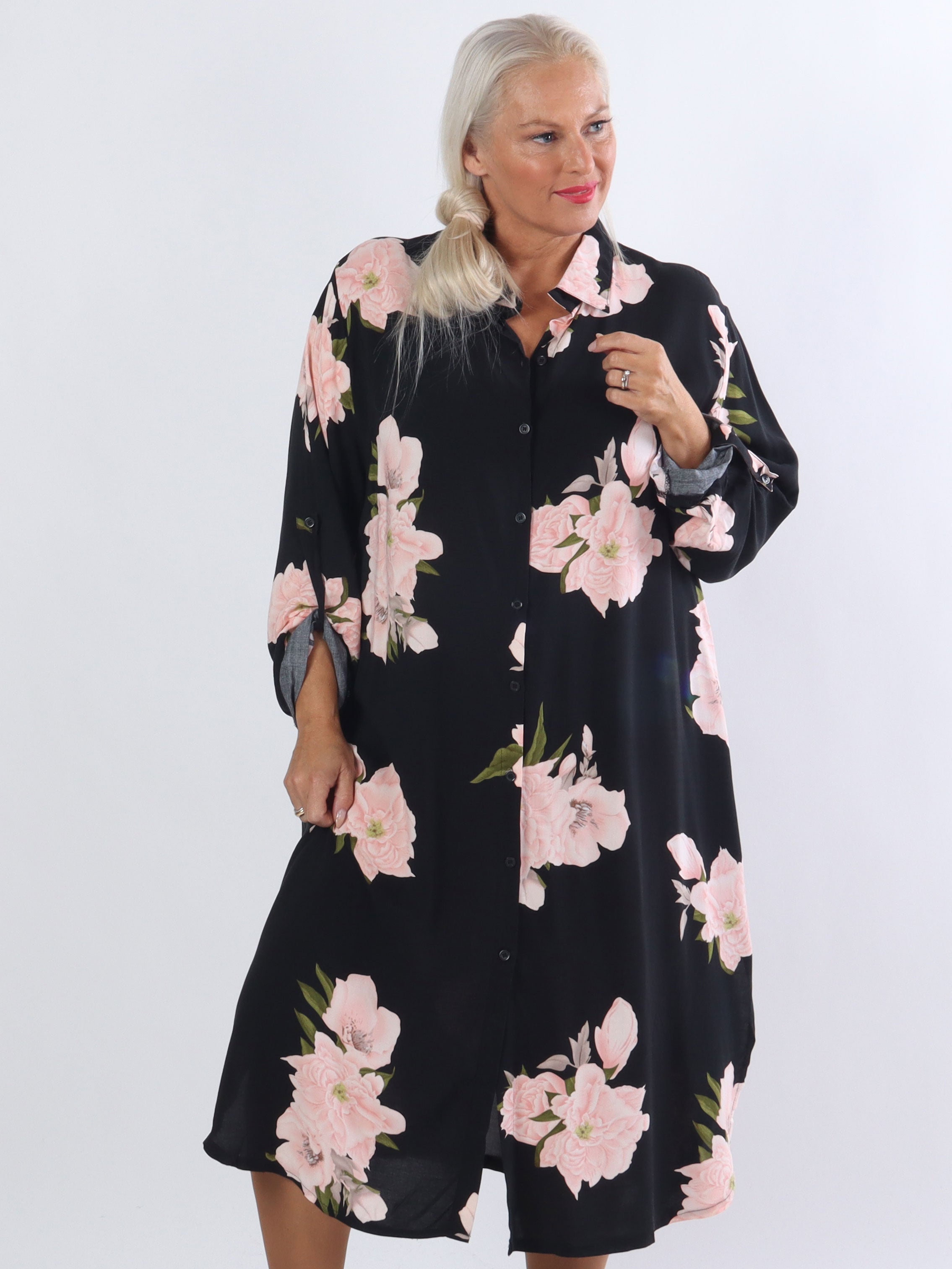 Maida - Svart plus size skjortklänning med blommor - Multi