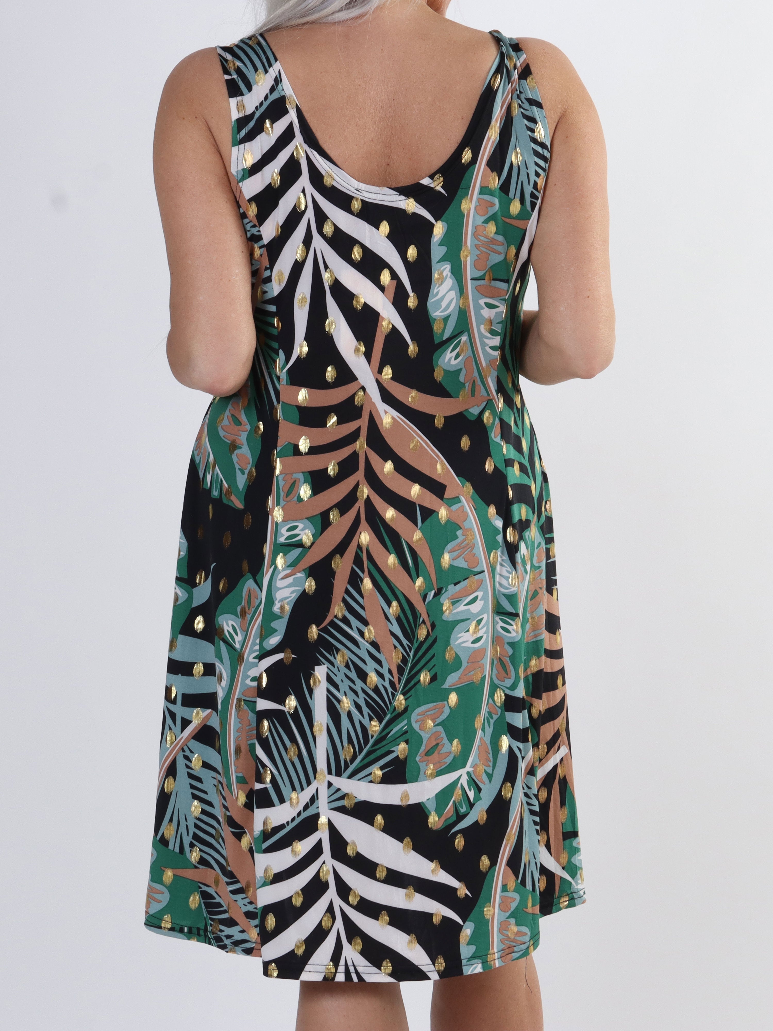 Maj - Söt stretchig plus size sommarklänning med guldfläckar - Black