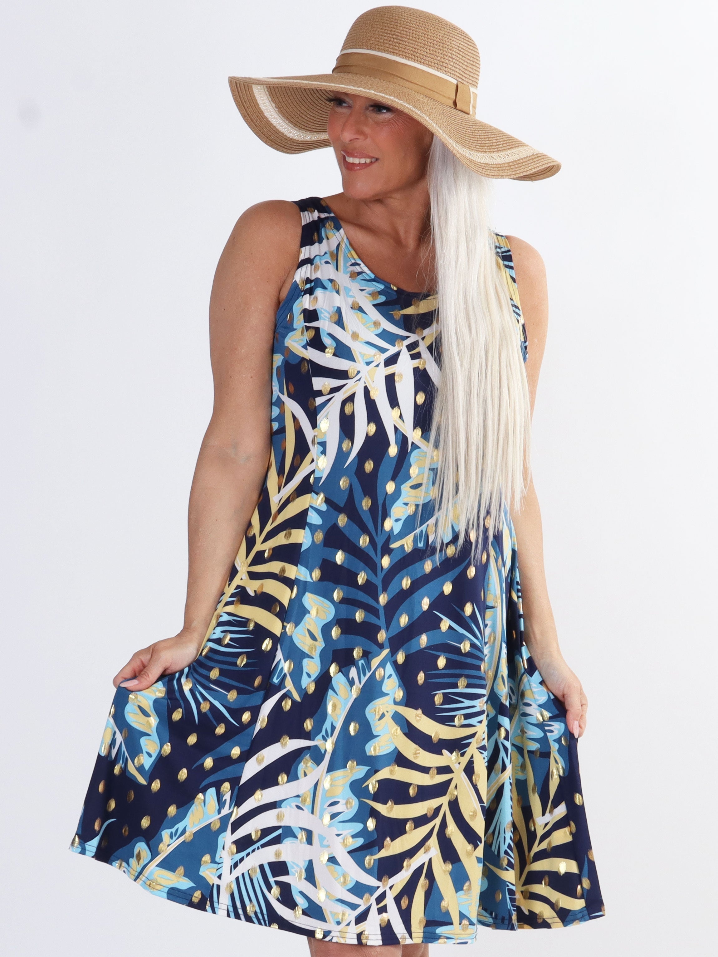 Maj - Söt stretchig plus size sommarklänning med guldfläckar