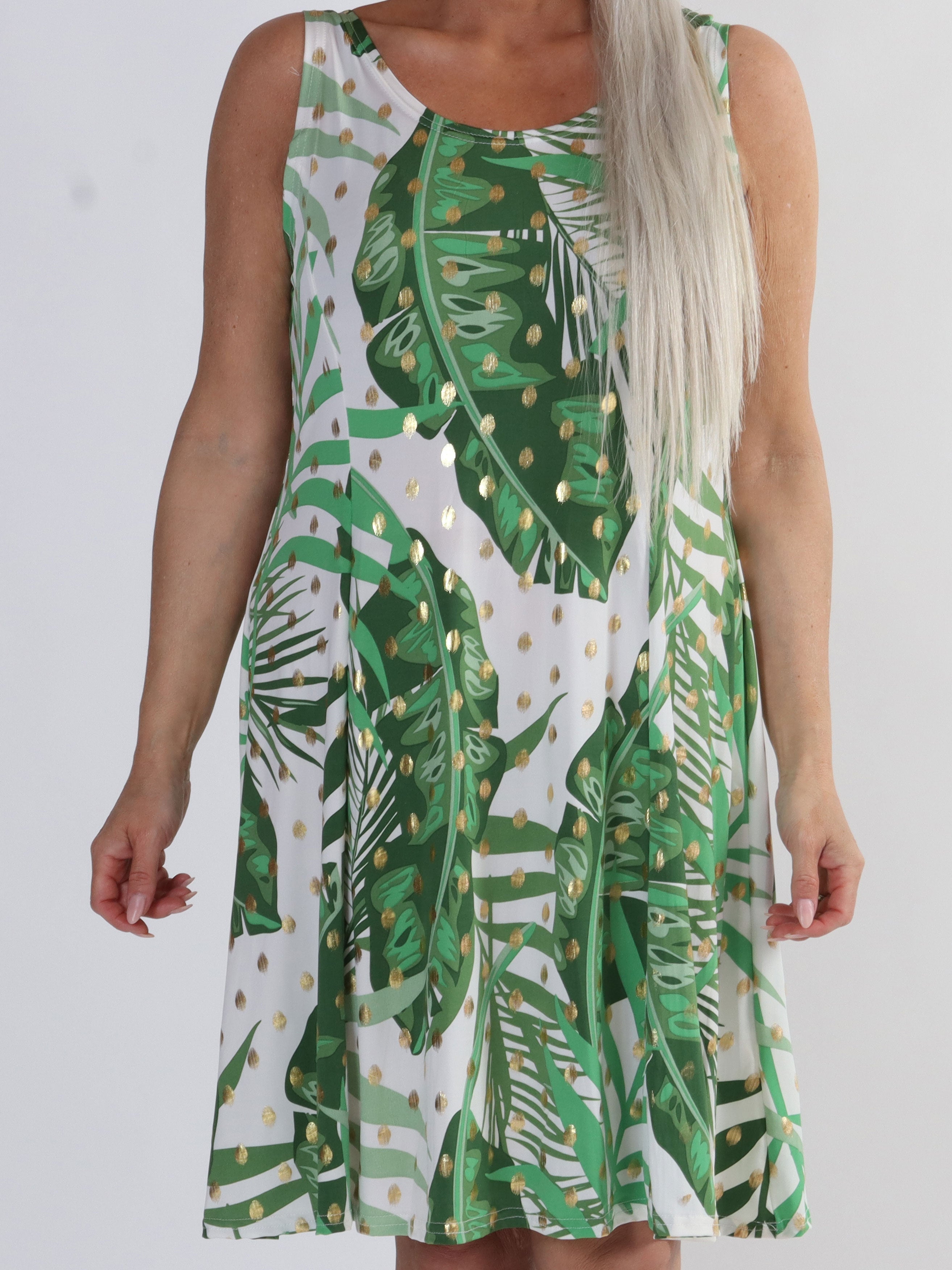 Maj - Söt stretchig plus size sommarklänning med guldfläckar