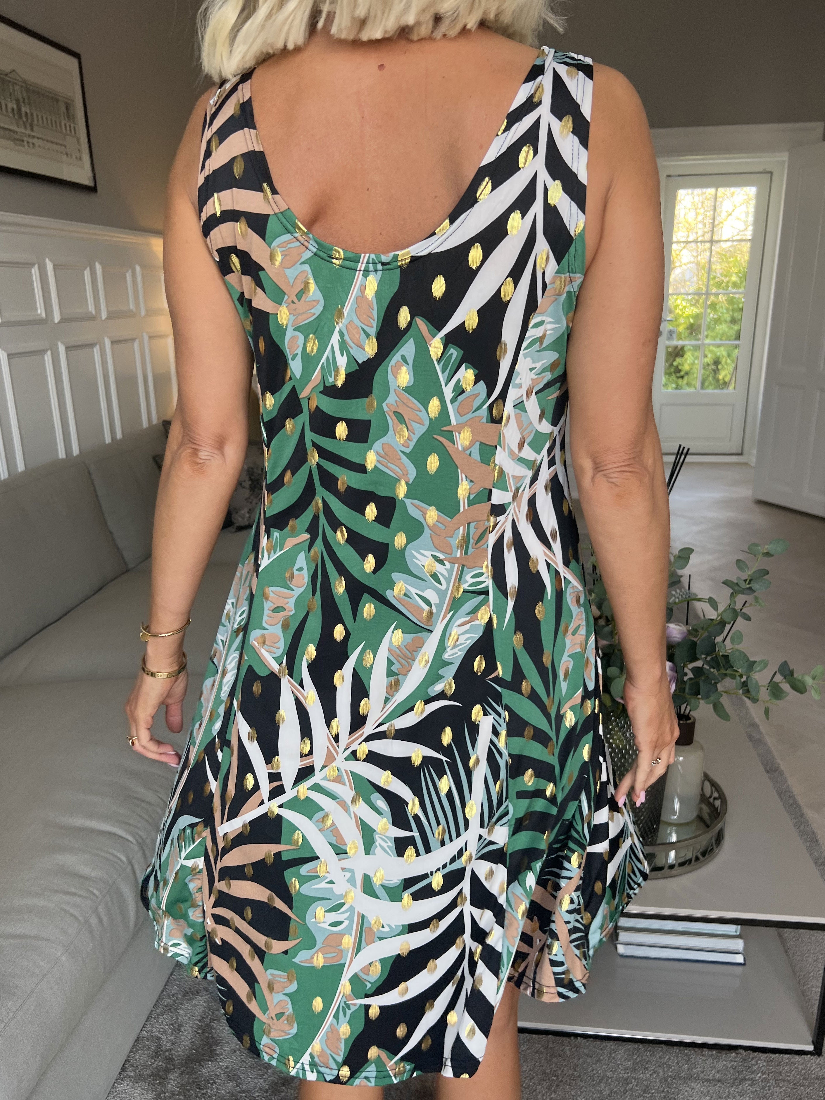 Maj - Söt stretchig sommarklänning med guldfläckar