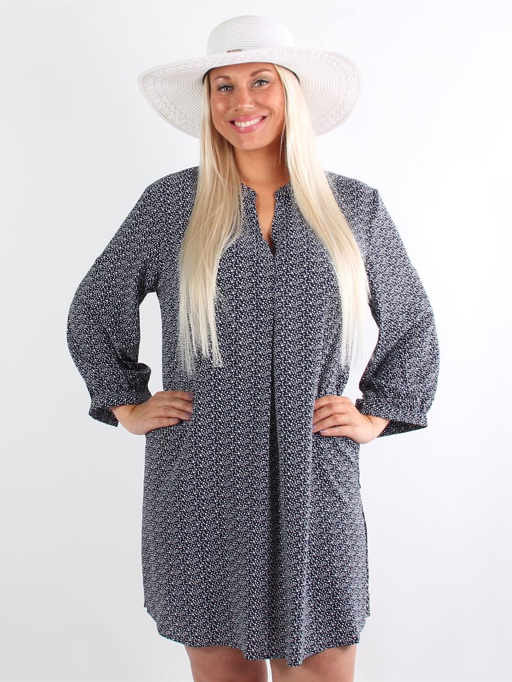 Makenna - Svart tunikaklänning med vita prickar och v-ringning