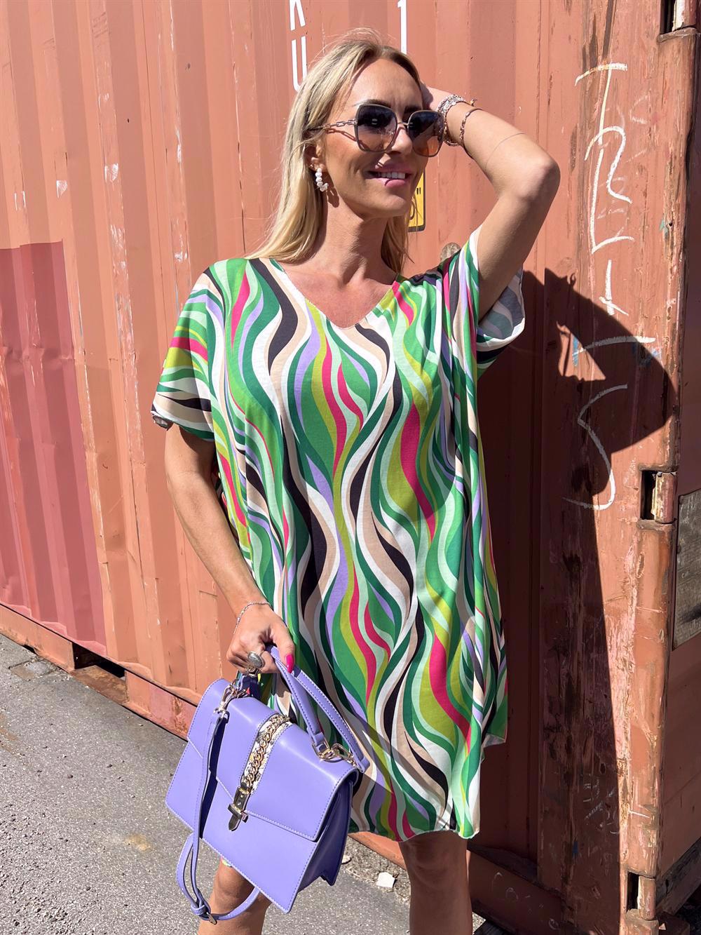 Mali Pattern - Mångfärgad mönstrad t-shirt klänning