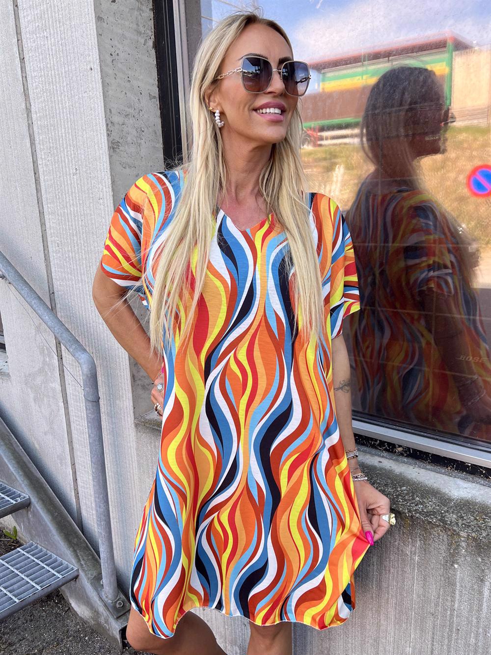 Mali Pattern - Mångfärgad mönstrad t-shirt klänning