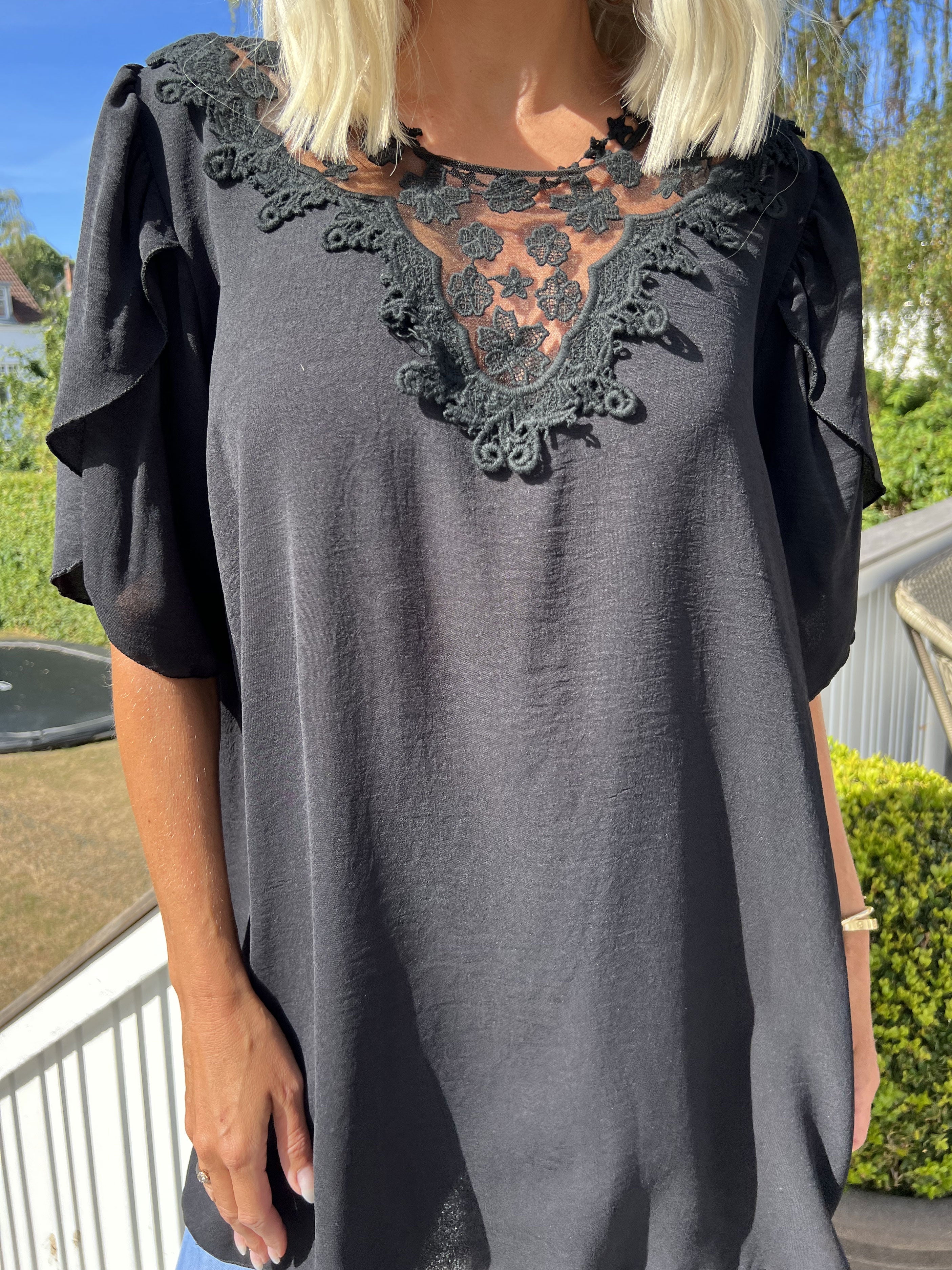 Malle - Söt tunika med spets - White