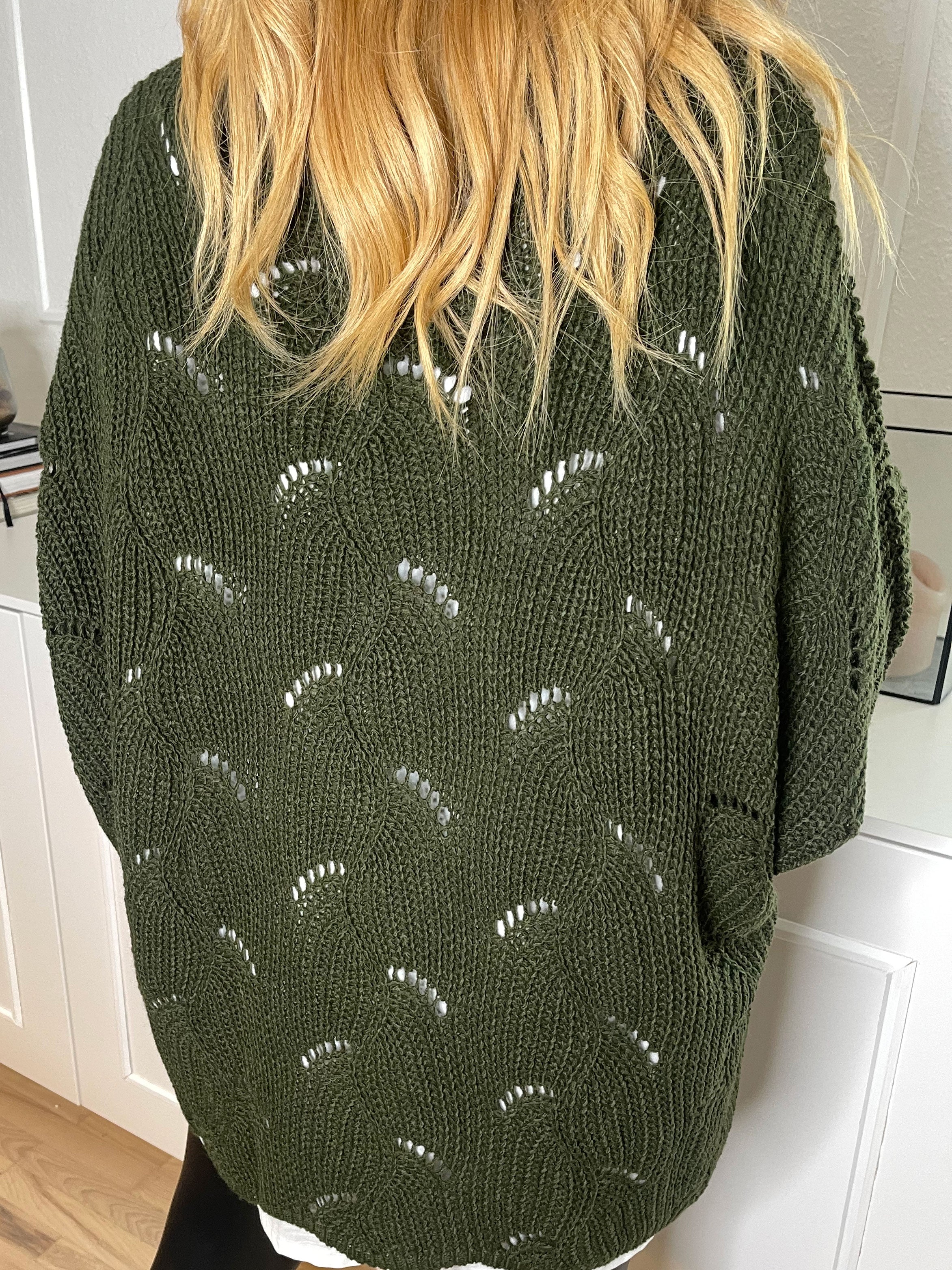 Manja - Stickad blus med hålmönster