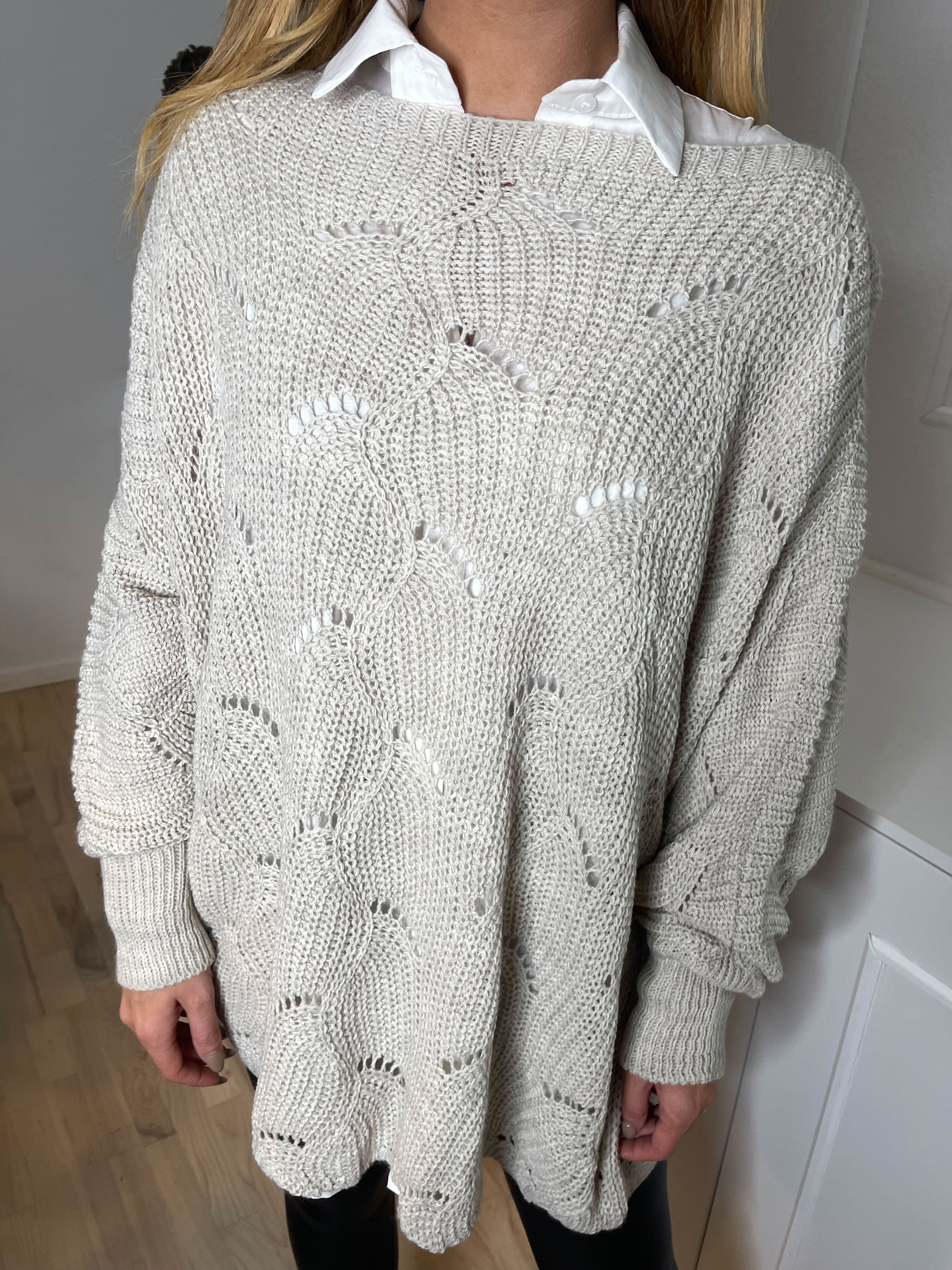 Manja - Stickad blus med hålmönster