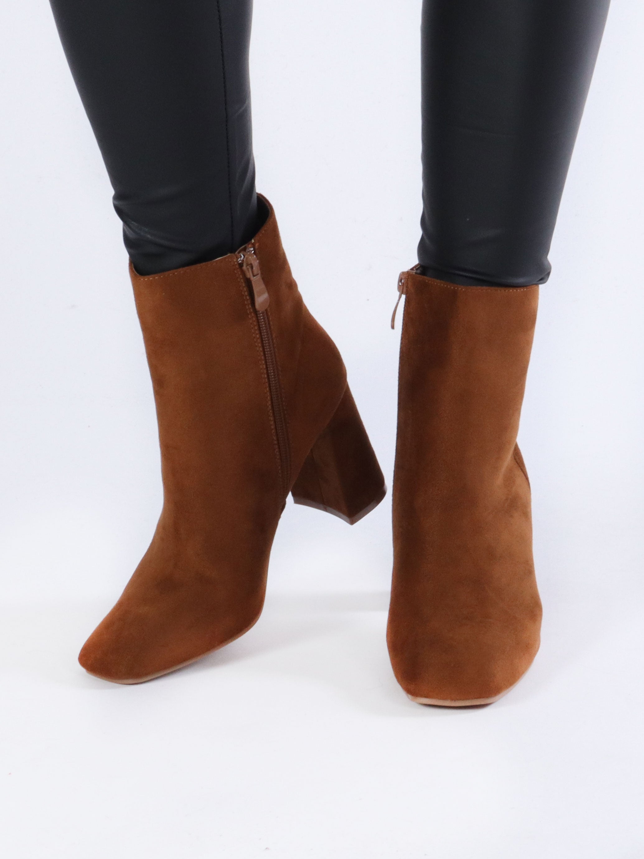 Manuela - Stövlar i mocka