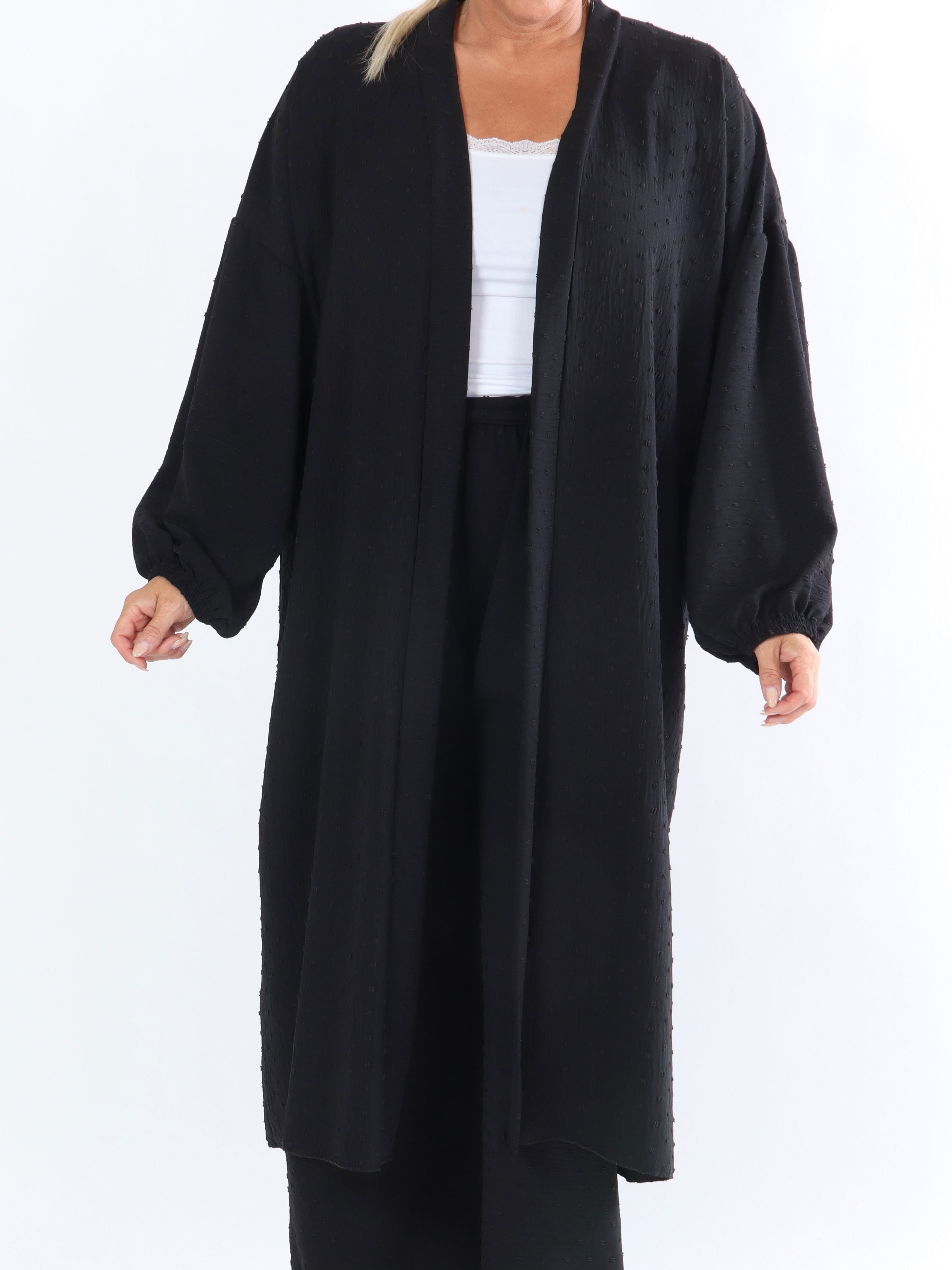 Marbella - Söt lätt plus size kofta med prickigt mönster