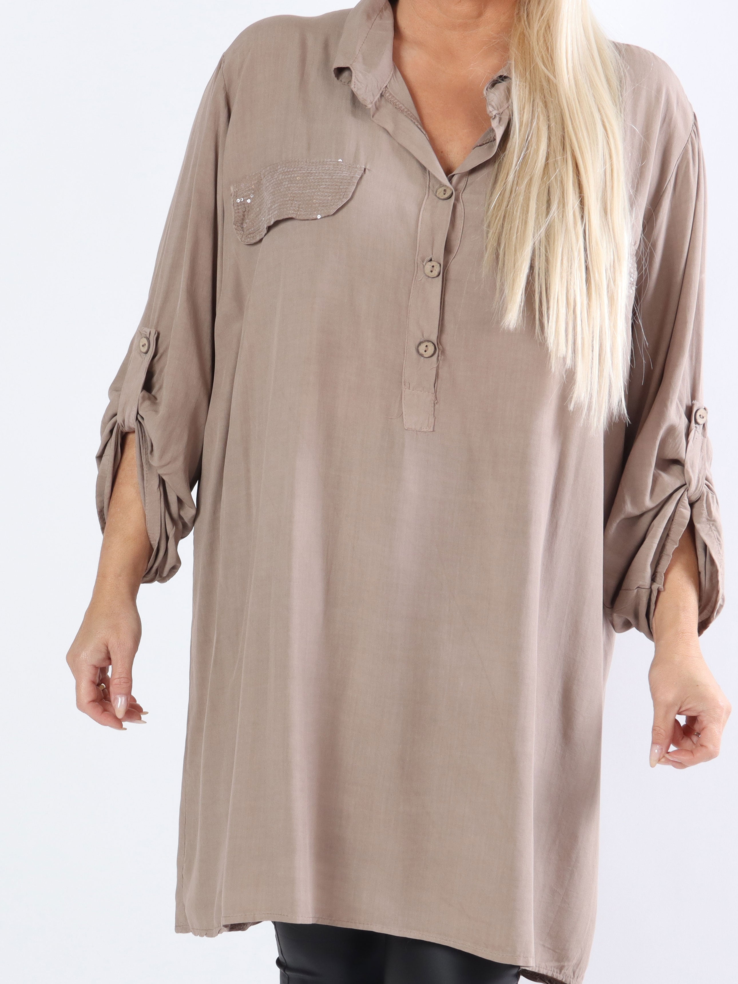 Marcelina - Söt plus size skjorta med paljettfickor - Black