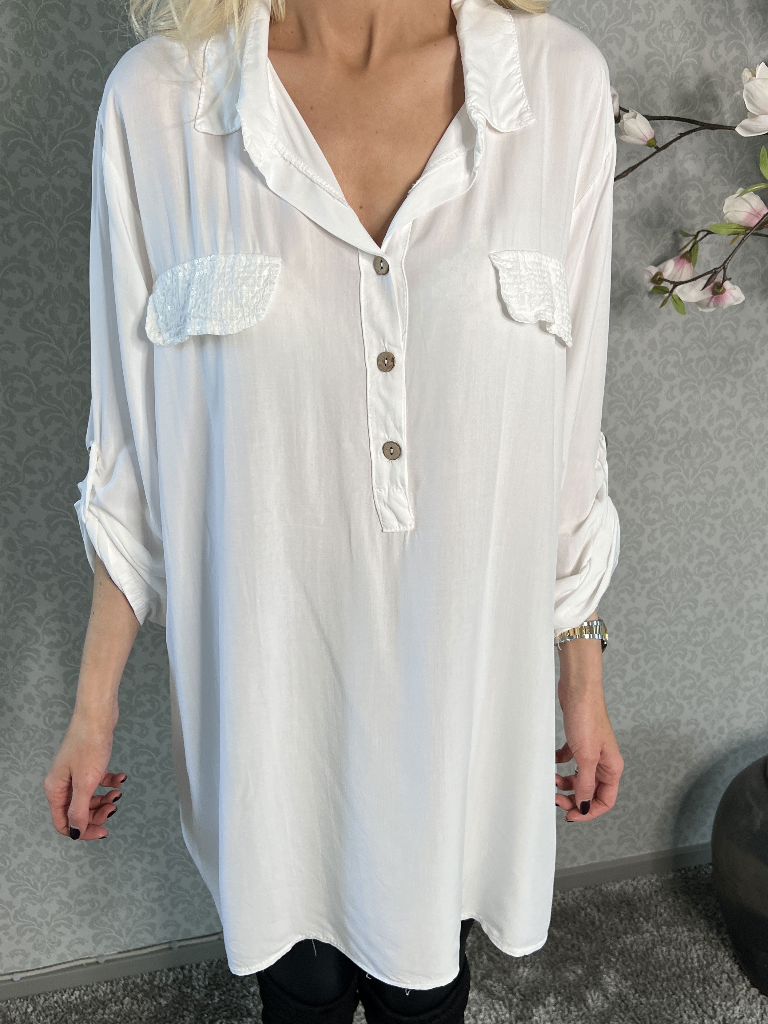 Marcelina - Fin skjorta med paljettfickor - White