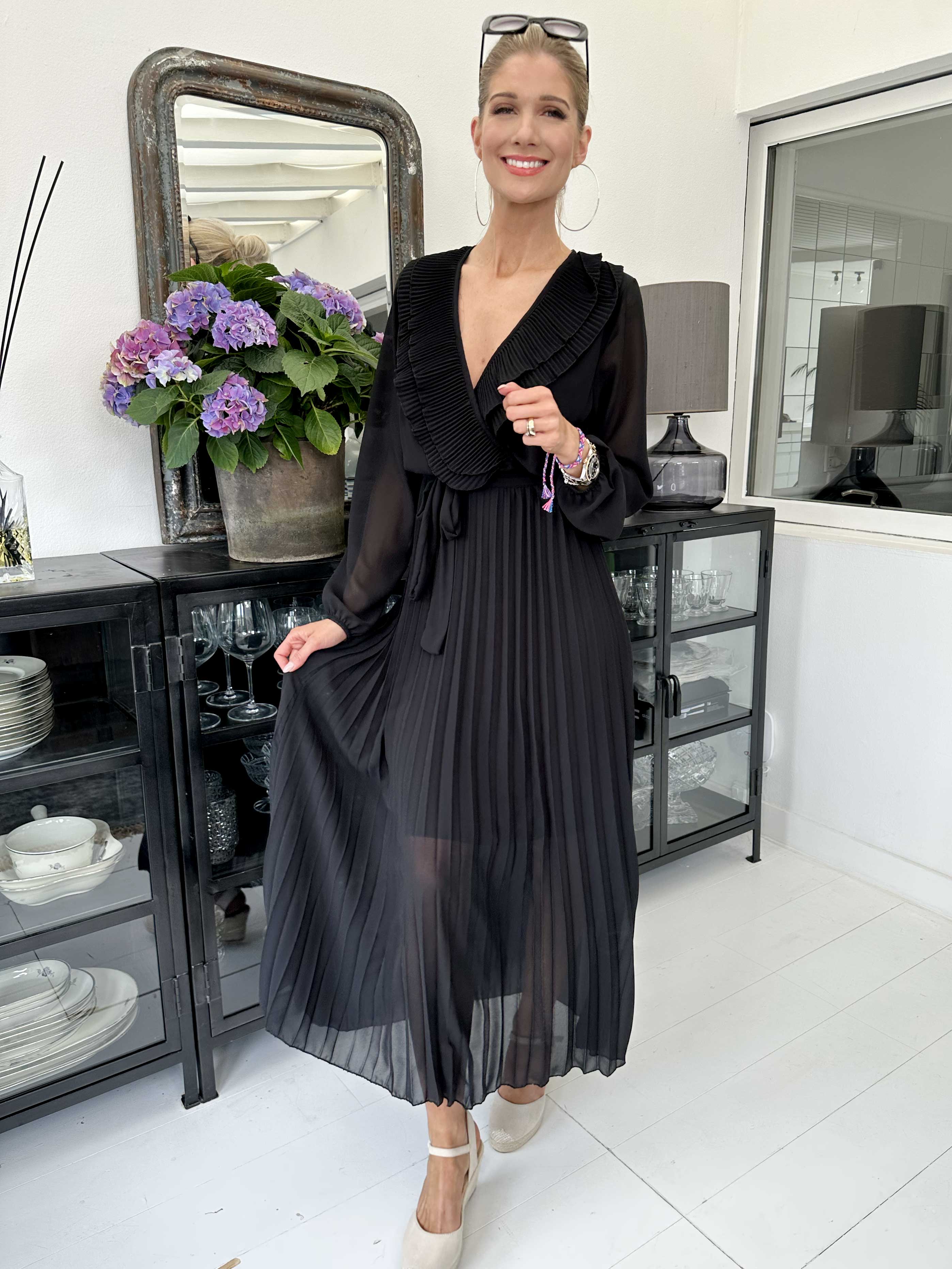 Marianna - Lång sommarklänning i chiffong med volangkant - Light blue