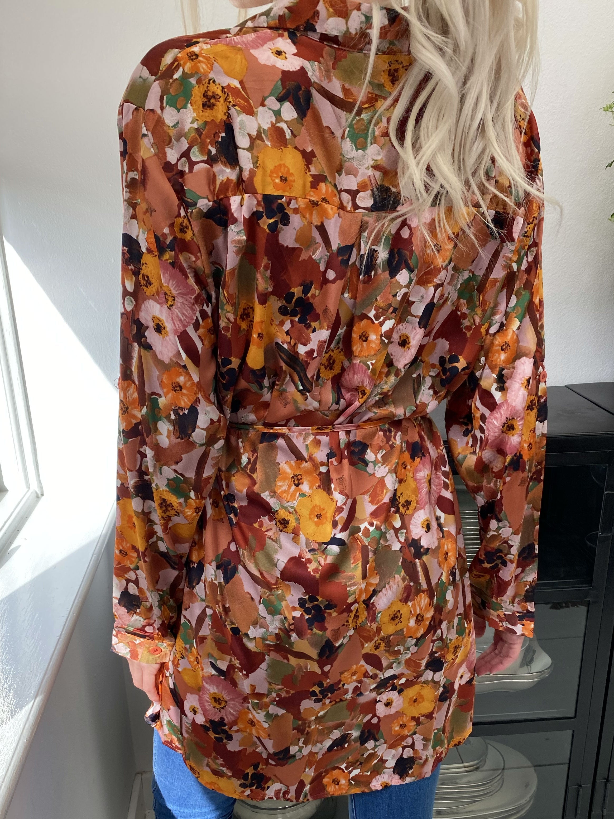 Marietia - Skjortklänning i silkeslook med blommigt tryck