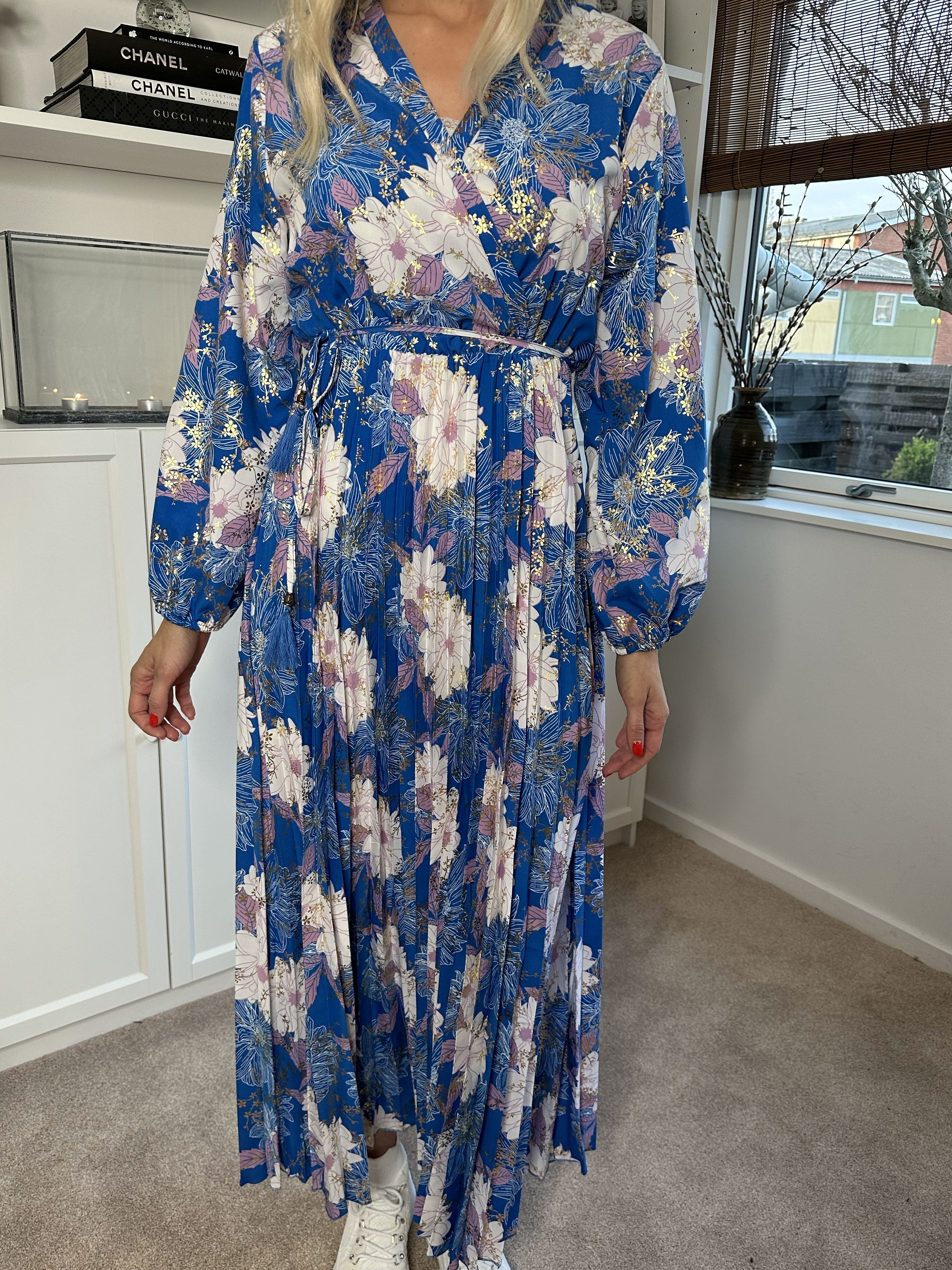 Marinella - Vacker lång klänning med blommönster