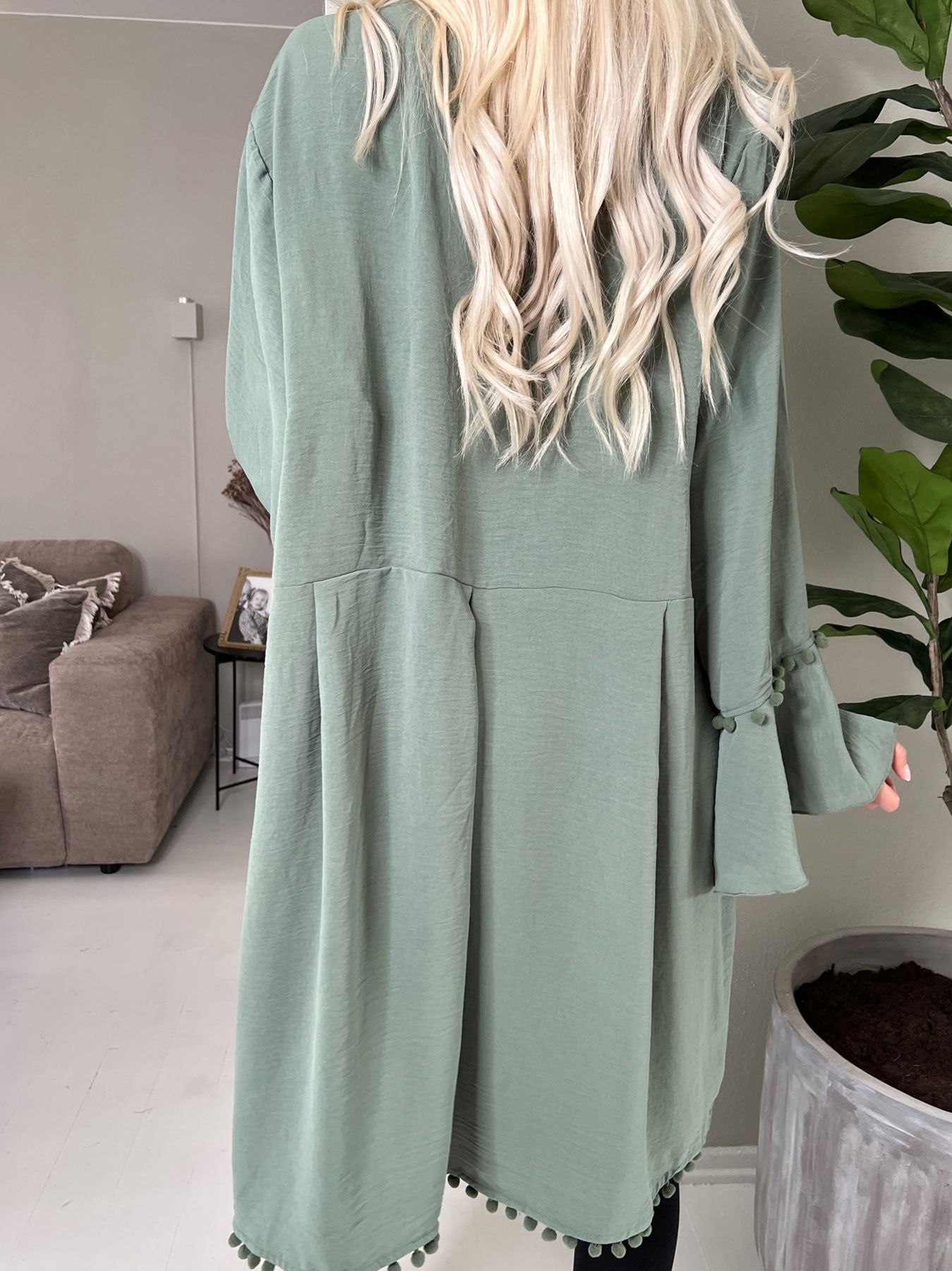 Matilda - Söt klänning med små pompoms